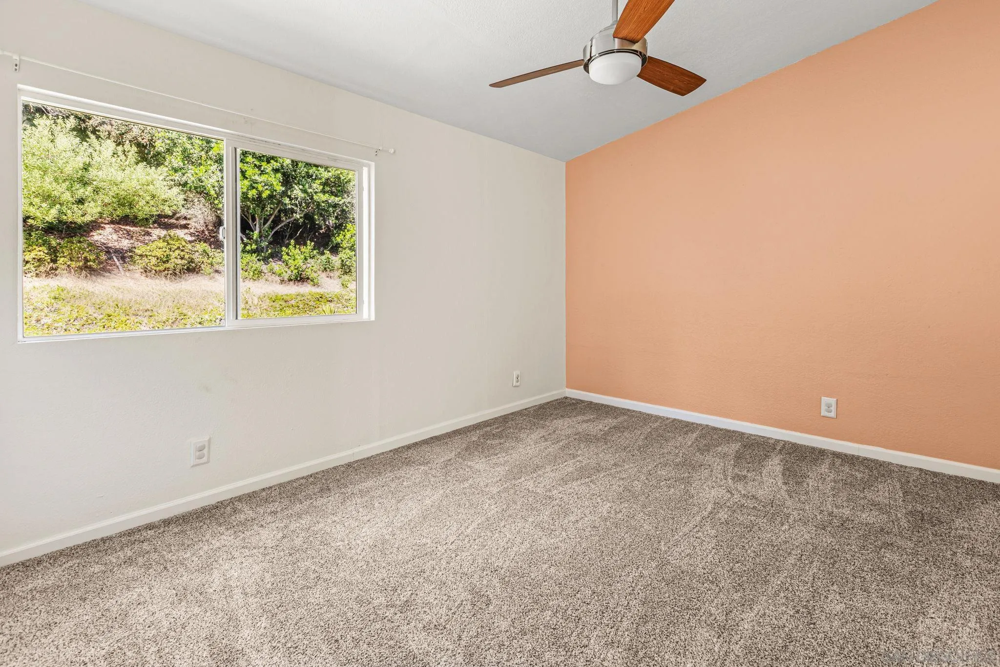 https://cdn.realtyfeed.com/cdn/127/260014376/a70fe802cb4de3e3241761ce242db050.webp