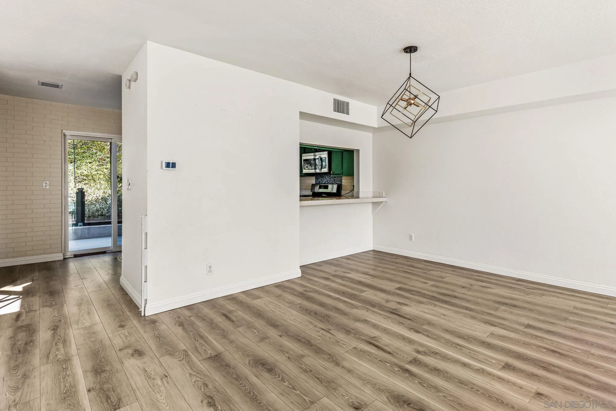 https://cdn.realtyfeed.com/cdn/127/260014376/c0d9ca7b6743d674fb2bab5366dc3399.webp