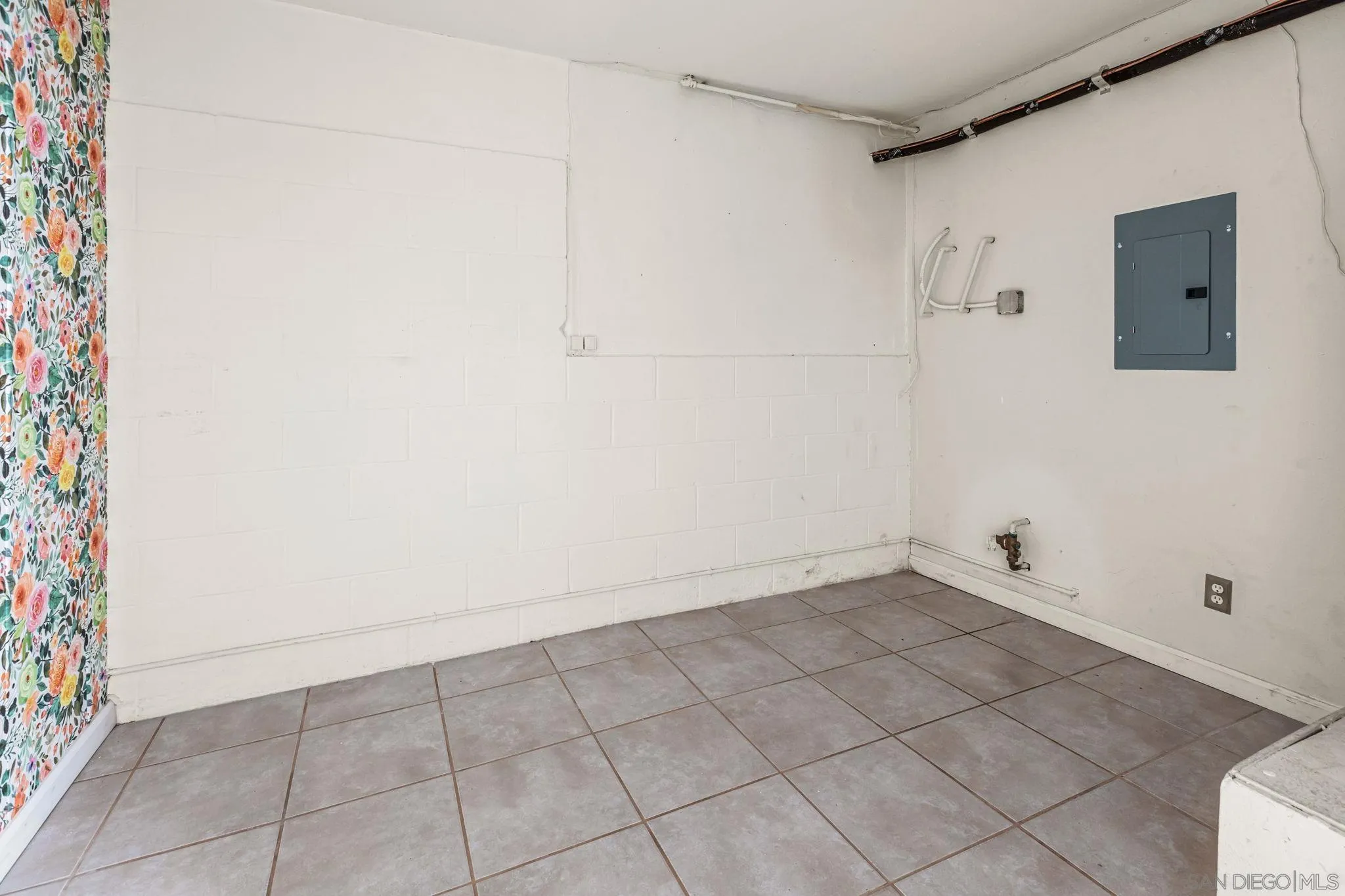 https://cdn.realtyfeed.com/cdn/127/260014376/ccade68c8d67fc86214f9d0e79eb6be9.webp
