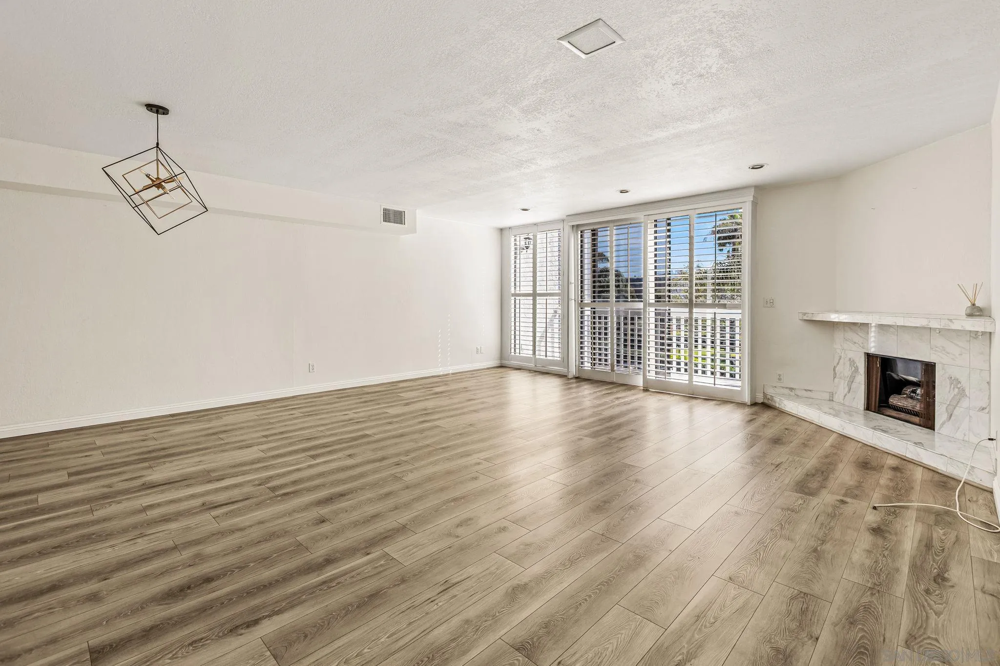 https://cdn.realtyfeed.com/cdn/127/260014376/db820e492132125f0a4fdf69fc3571aa.webp