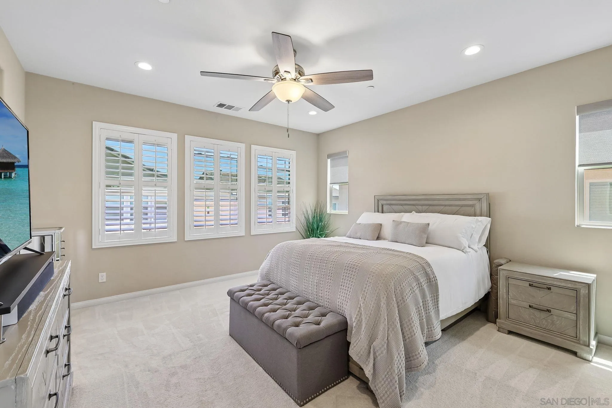 https://cdn.realtyfeed.com/cdn/127/260014379/6768cd25d571732401e9f0f9d6aa5885.webp