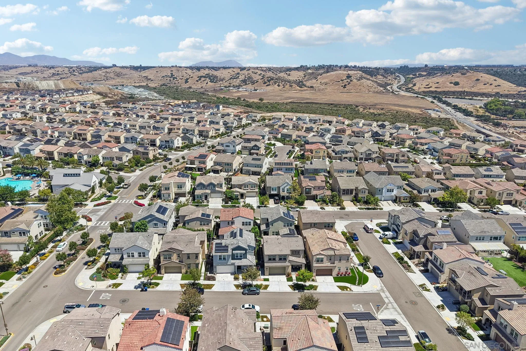 https://cdn.realtyfeed.com/cdn/127/260014379/6c99740f23399c34b22e4bdeba05bdf3.webp