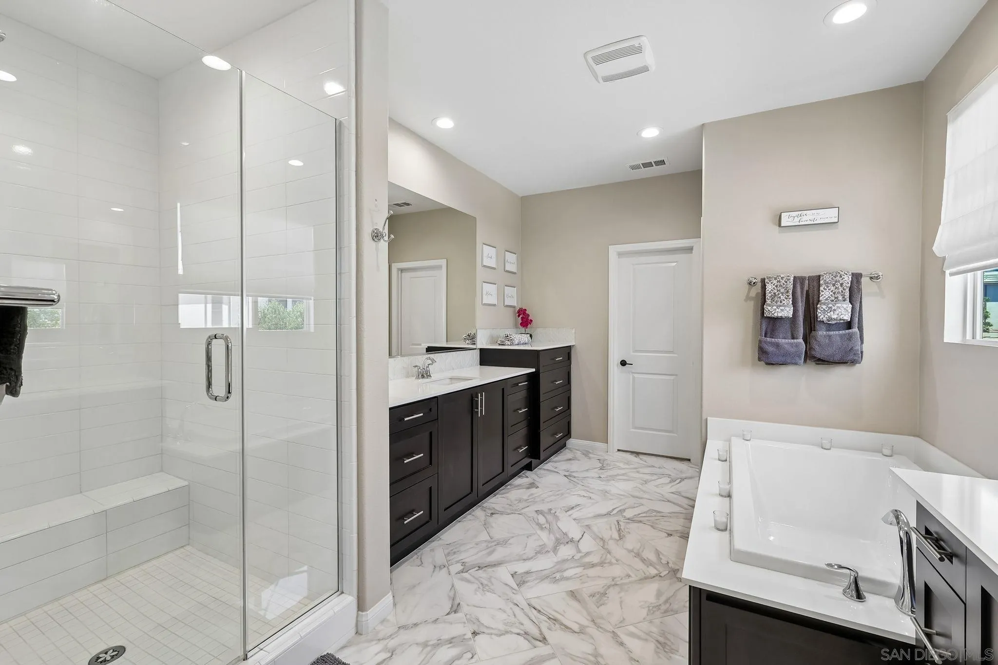 https://cdn.realtyfeed.com/cdn/127/260014379/da1d610106dfbb664b50aab201de2b21.webp