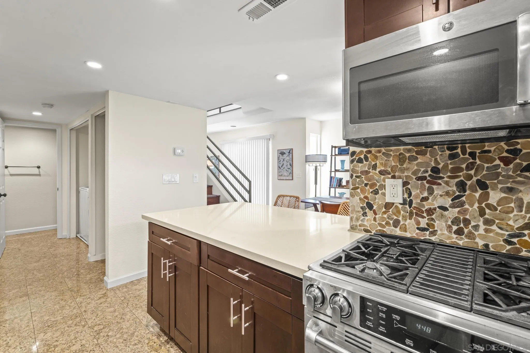 https://cdn.realtyfeed.com/cdn/127/260014380/38ed903258c77cdfa4123375fefa445c.webp
