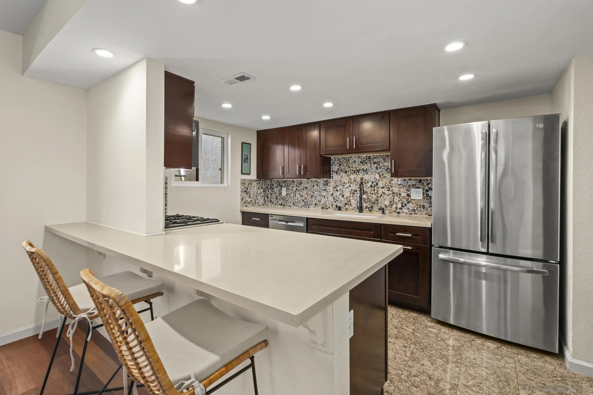 https://cdn.realtyfeed.com/cdn/127/260014380/95d90e0bd764587a338d62fba8ab5cdb.webp
