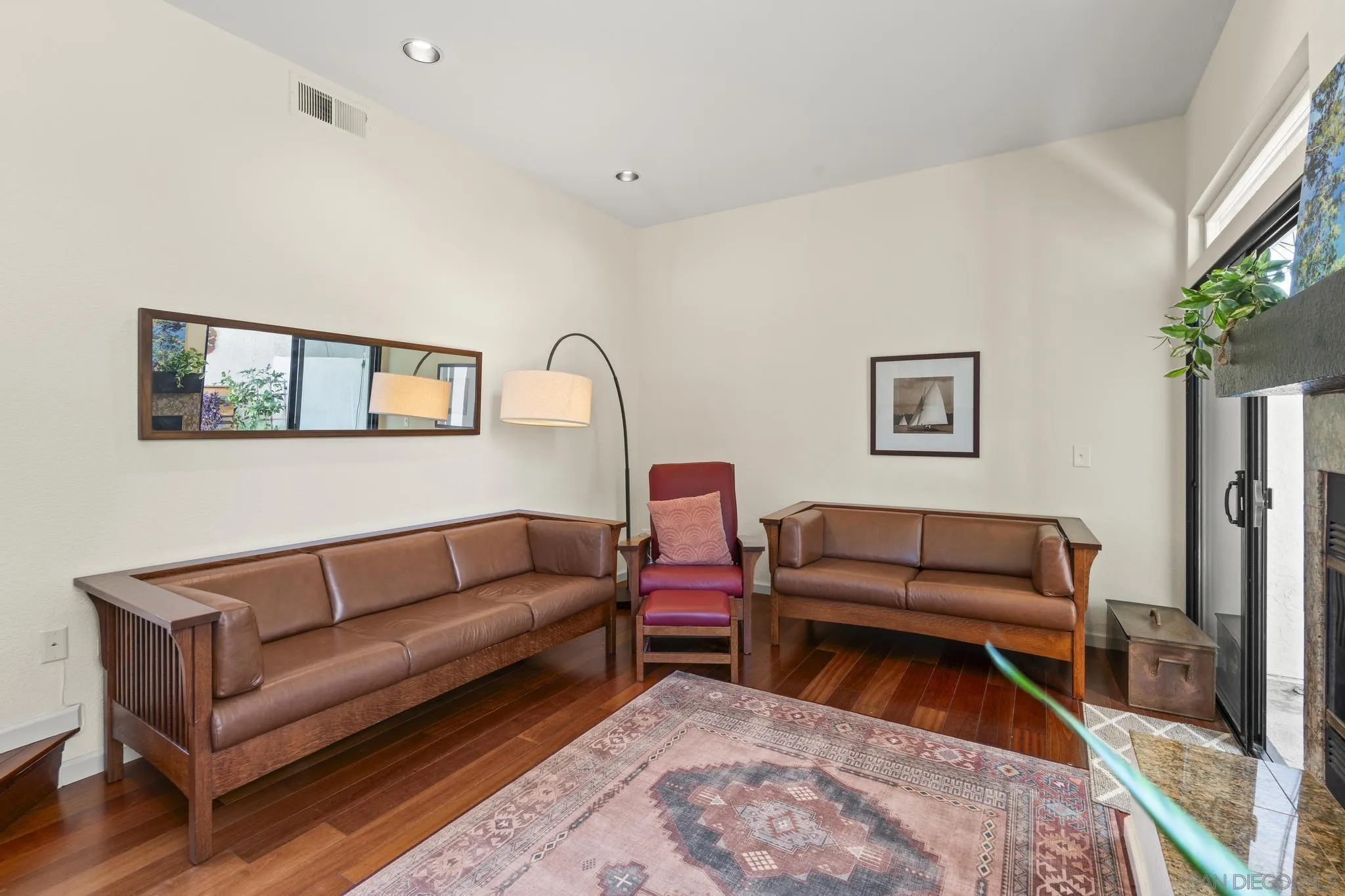 https://cdn.realtyfeed.com/cdn/127/260014380/c352b2ed8fa67dbc1f788da28a7d9997.webp
