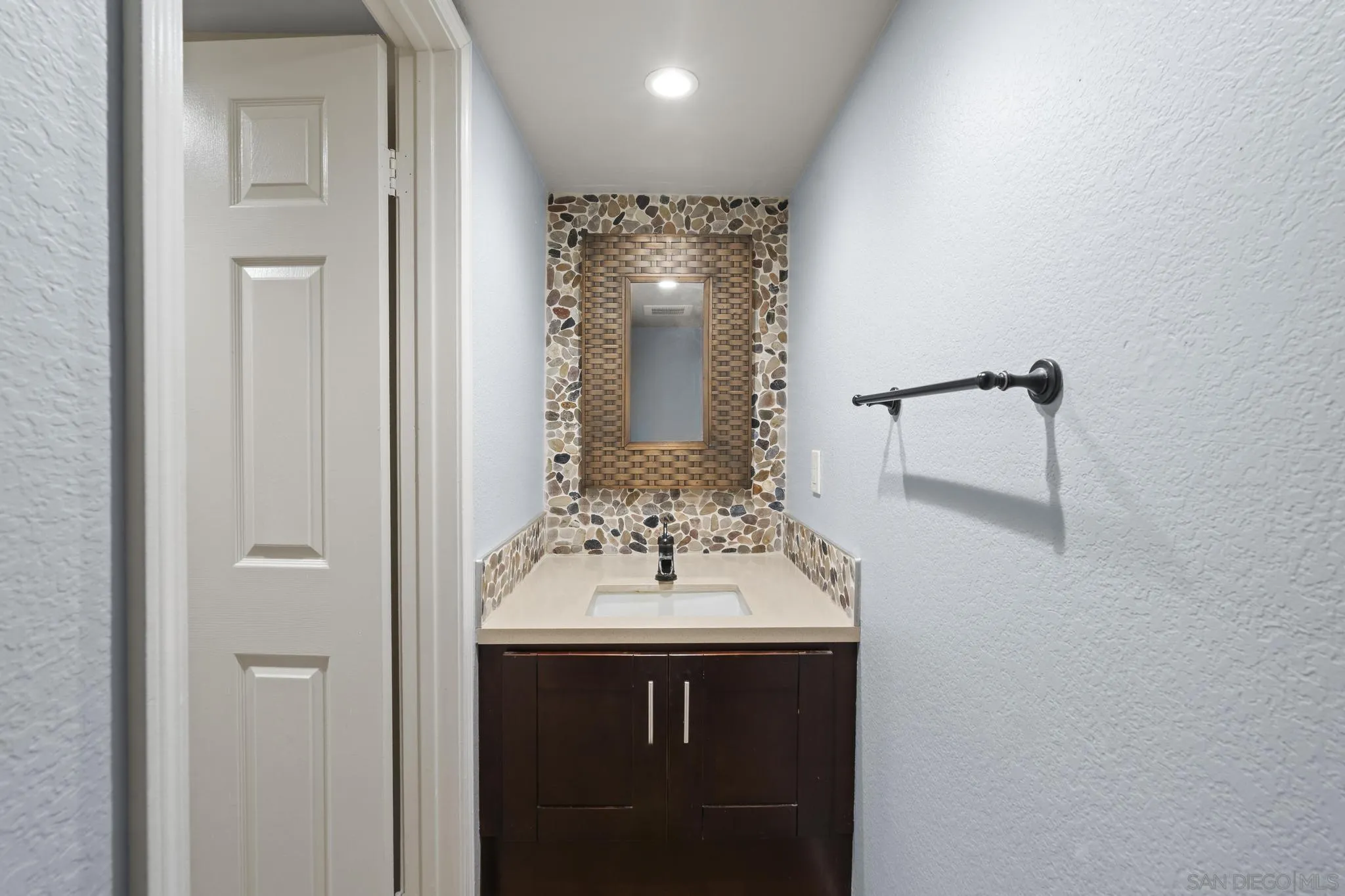 https://cdn.realtyfeed.com/cdn/127/260014380/ffe006cf771730c15e8cf05e61bd540b.webp