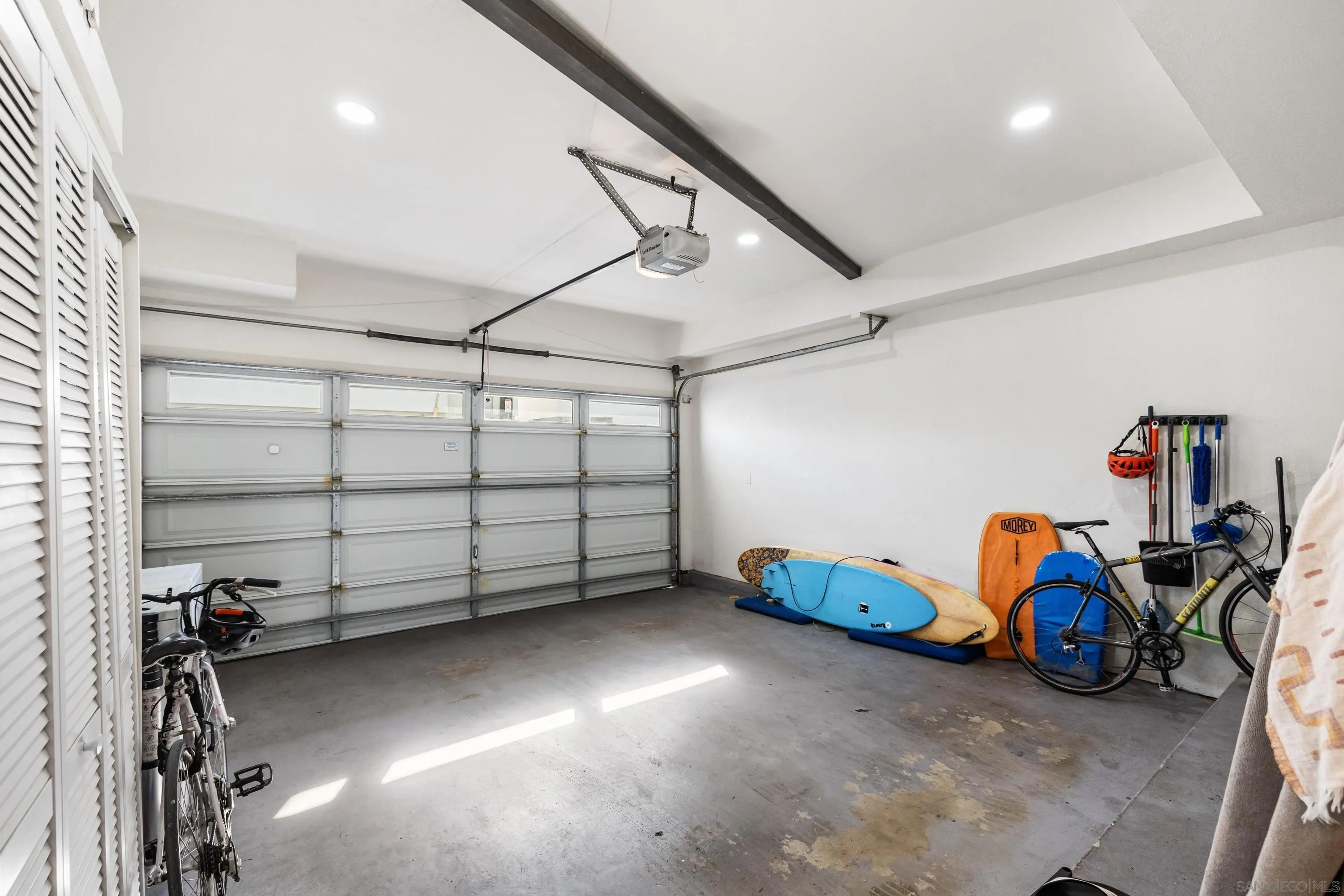 https://cdn.realtyfeed.com/cdn/127/260014382/8f181a2ae457c1eaf387cd6e3945a08d.webp