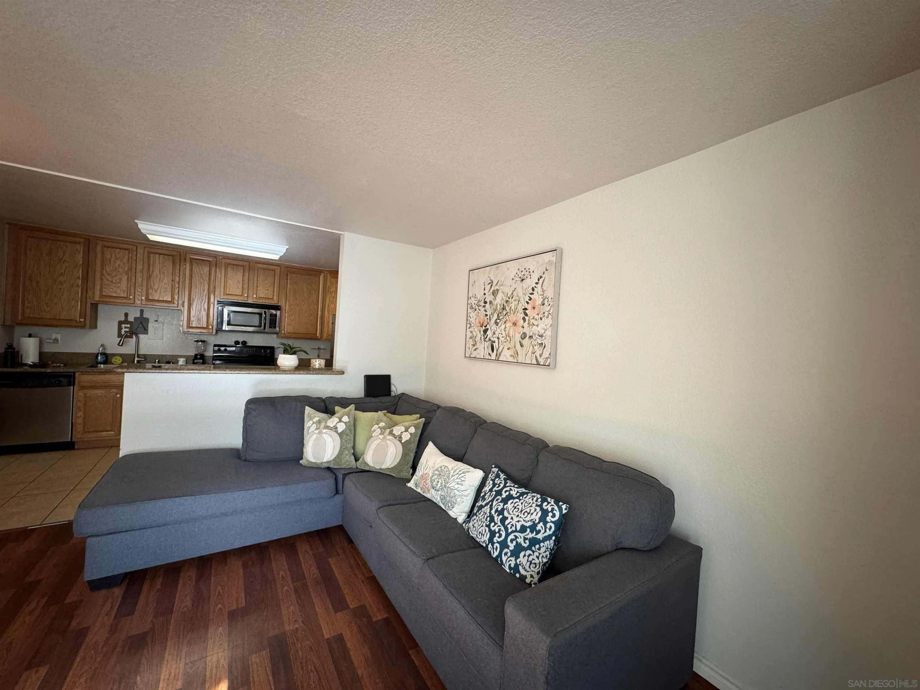 https://cdn.realtyfeed.com/cdn/127/260014383/56a08f4a858019e4d40e660dd38a7b2e.webp
