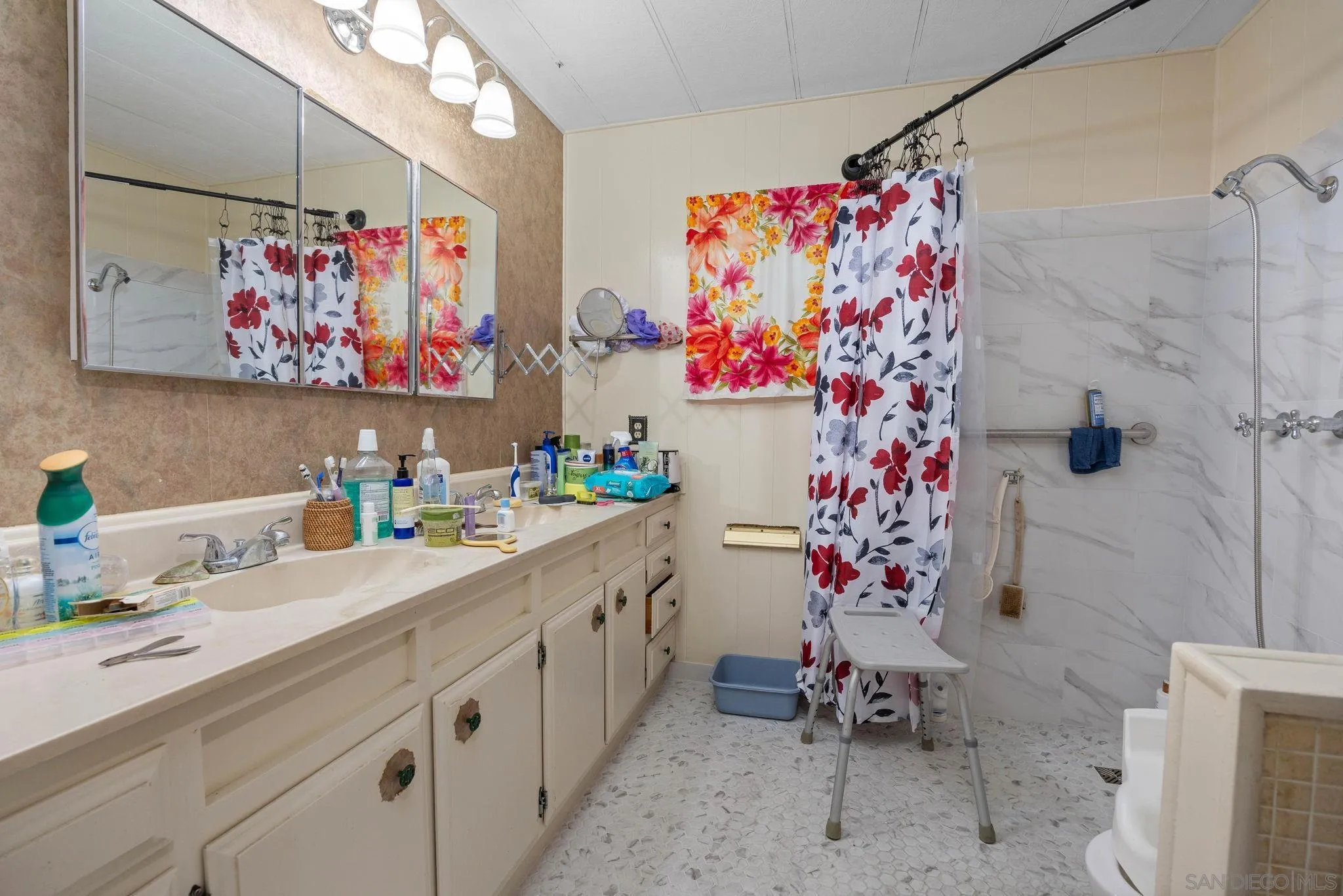 https://cdn.realtyfeed.com/cdn/127/260014384/7ad89eb1317bca6cbcb21a029f597f16.webp