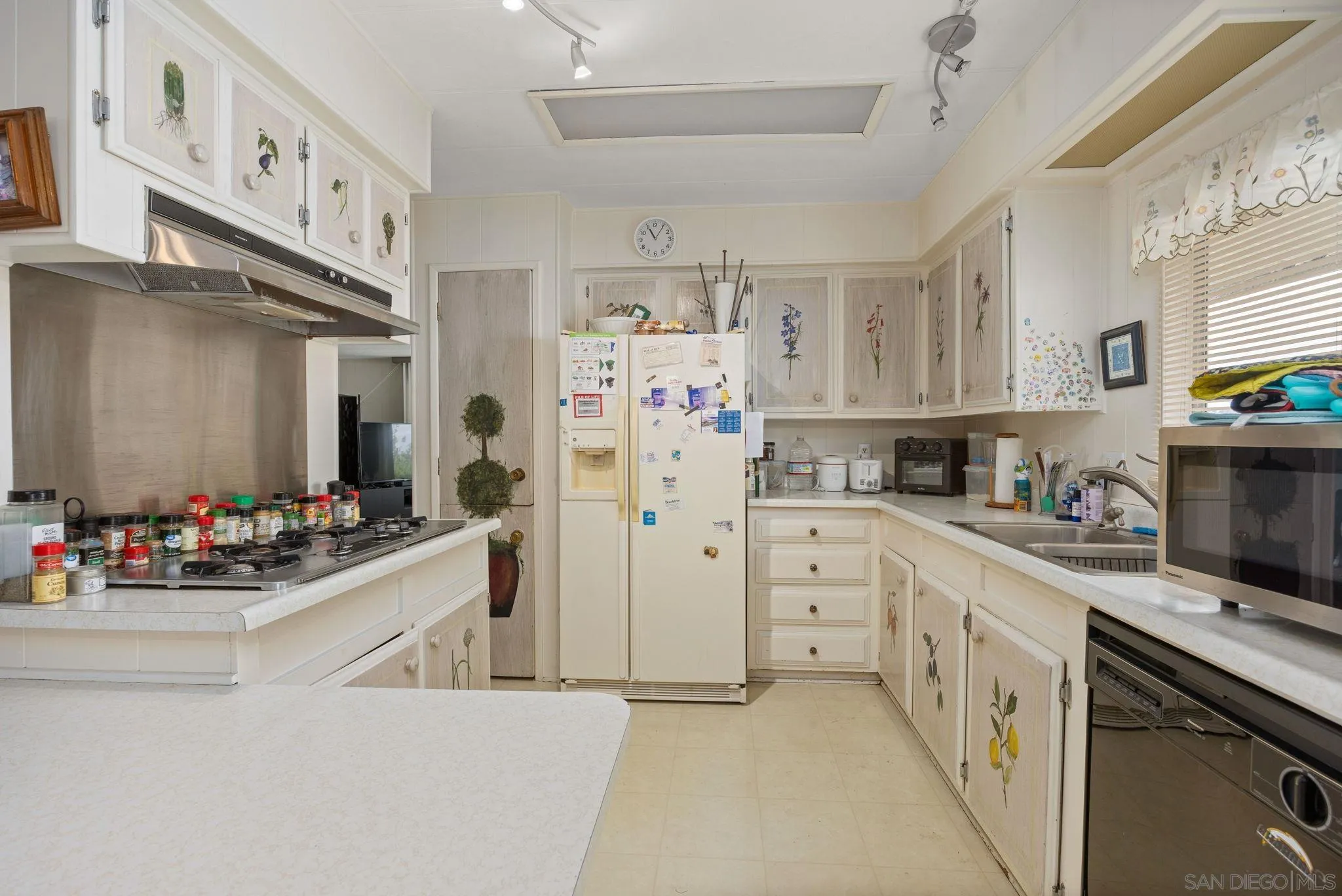 https://cdn.realtyfeed.com/cdn/127/260014384/ee4a5cd8692af72fd957d17c3d65c960.webp