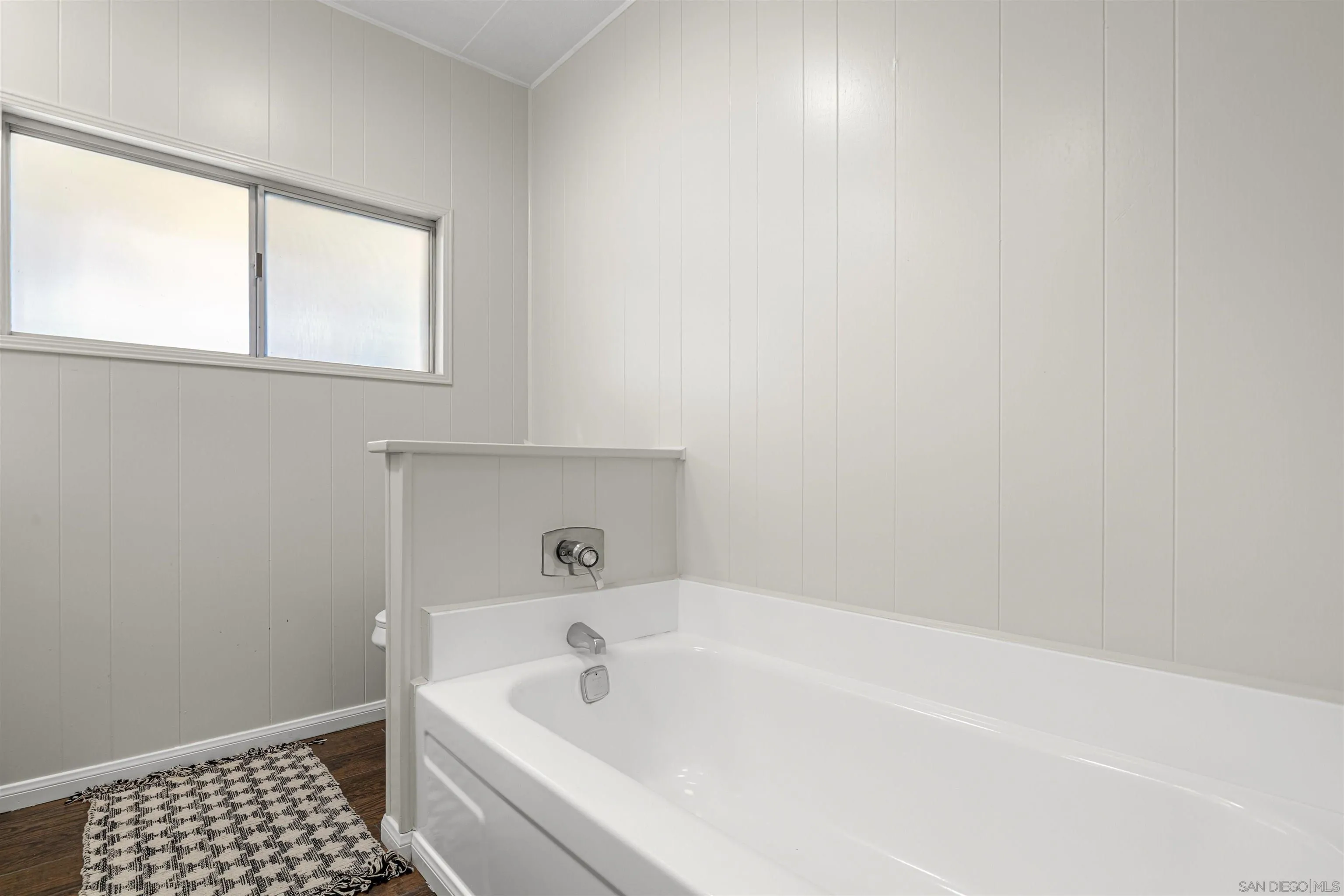 https://cdn.realtyfeed.com/cdn/127/260014385/2c176993c47fb372b89d0d7d7342a267.webp