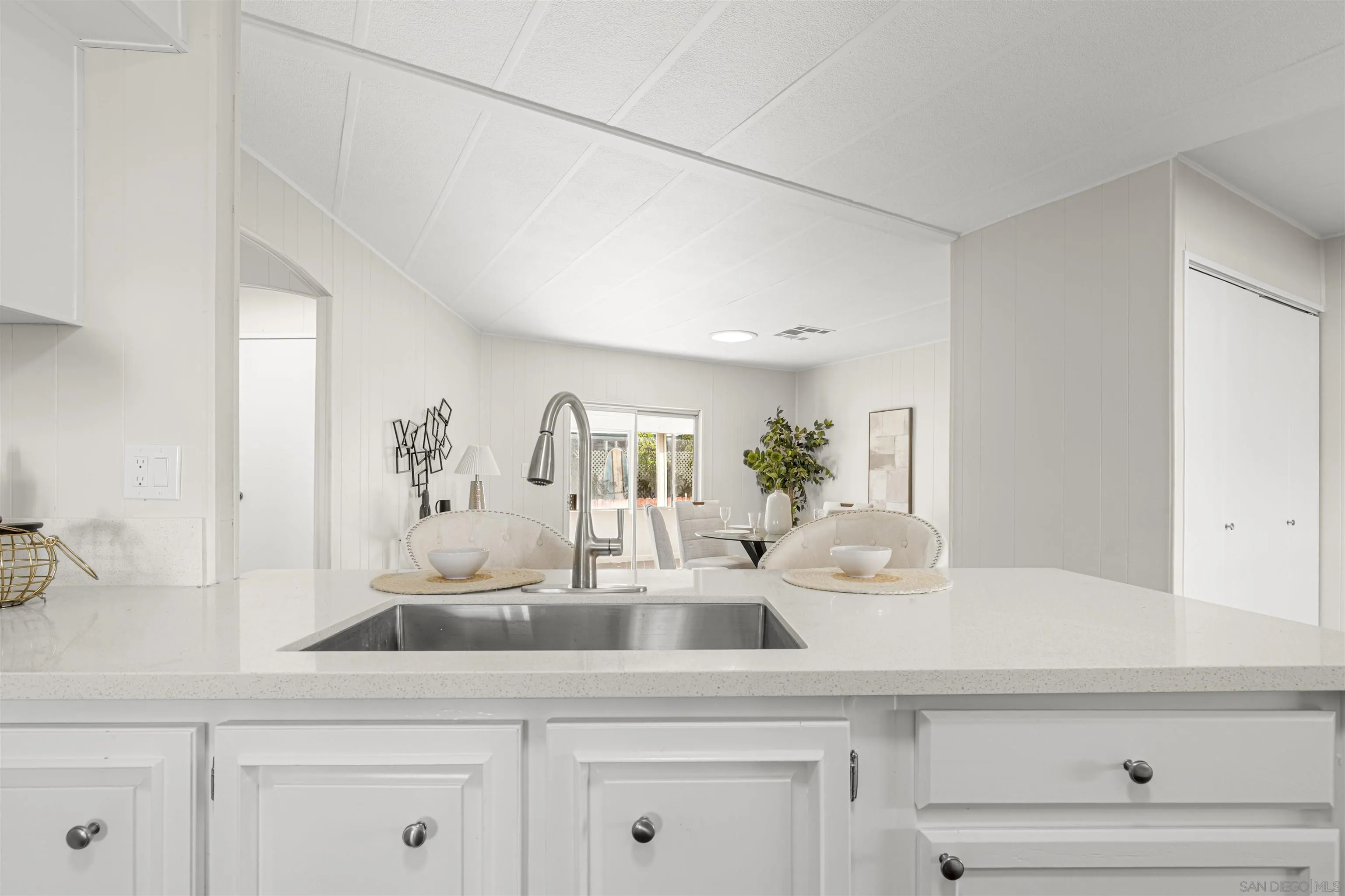https://cdn.realtyfeed.com/cdn/127/260014385/c35301b9cabc9b9ac95b6e0bf994c4eb.webp