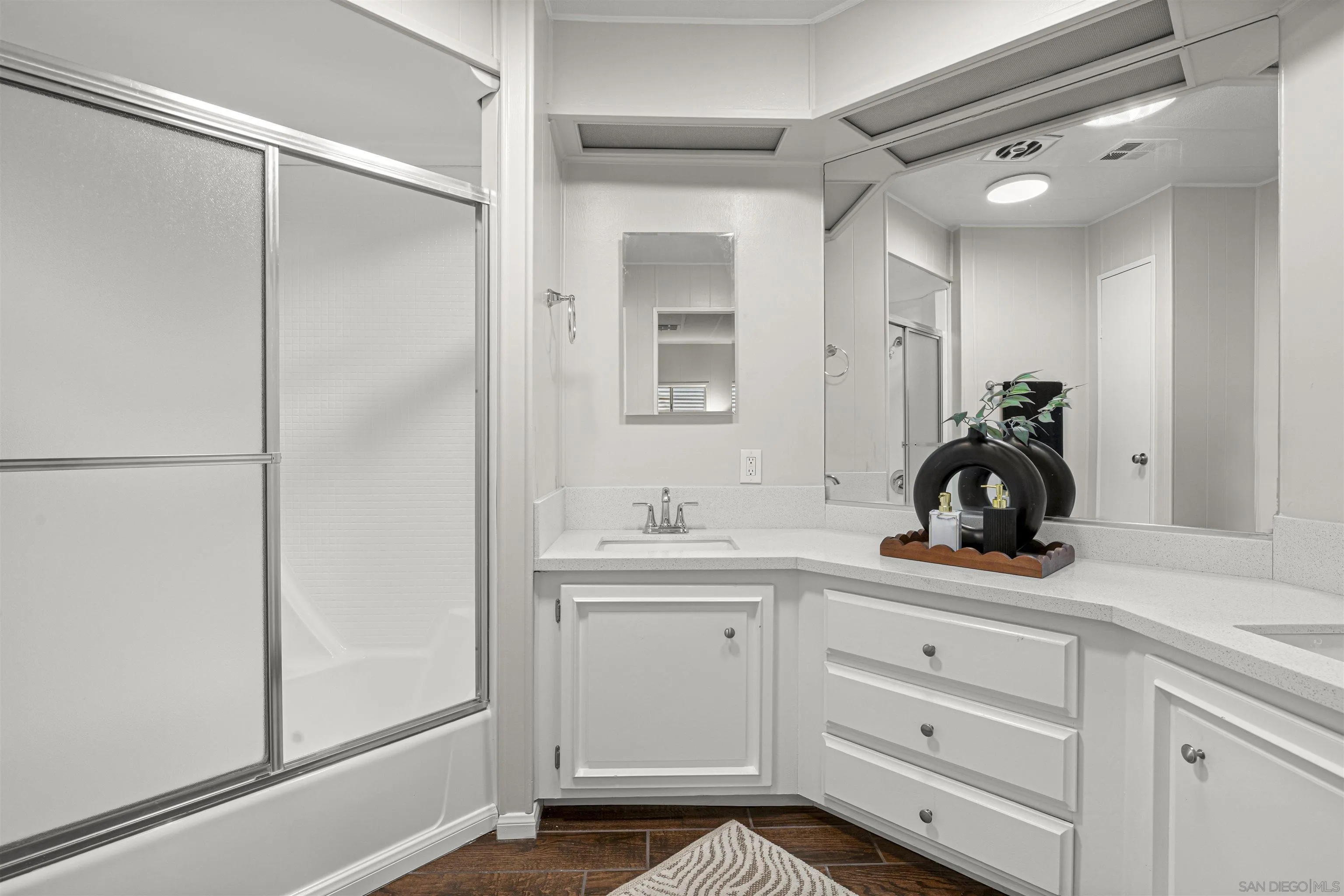 https://cdn.realtyfeed.com/cdn/127/260014385/e19f6dd66927b2d1f030e815a99ad56a.webp