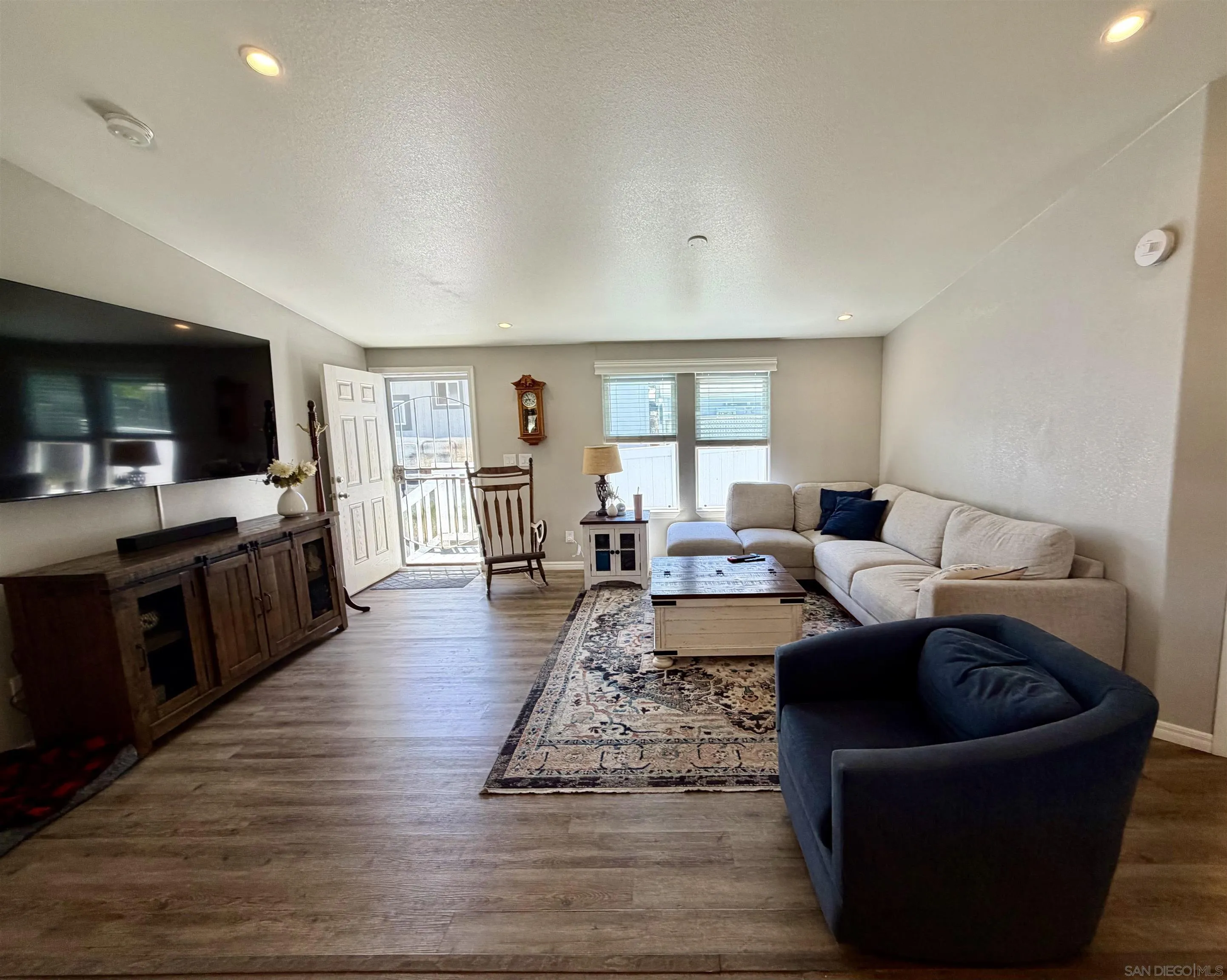 https://cdn.realtyfeed.com/cdn/127/260014390/1b9e0b65edbcb27e200d435bbc2d8c75.webp