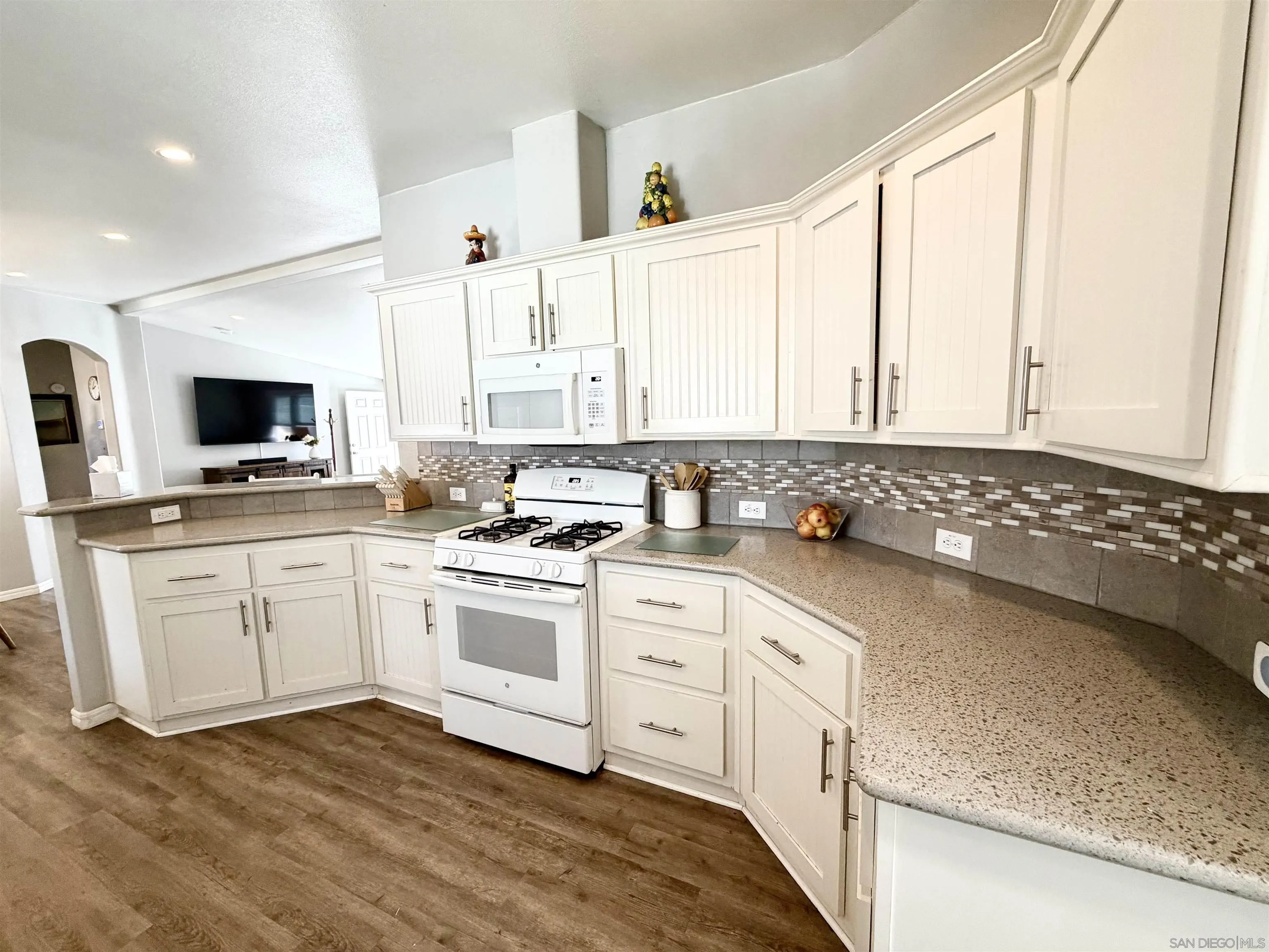 https://cdn.realtyfeed.com/cdn/127/260014390/209a757944a803ef0582864a7d305805.webp