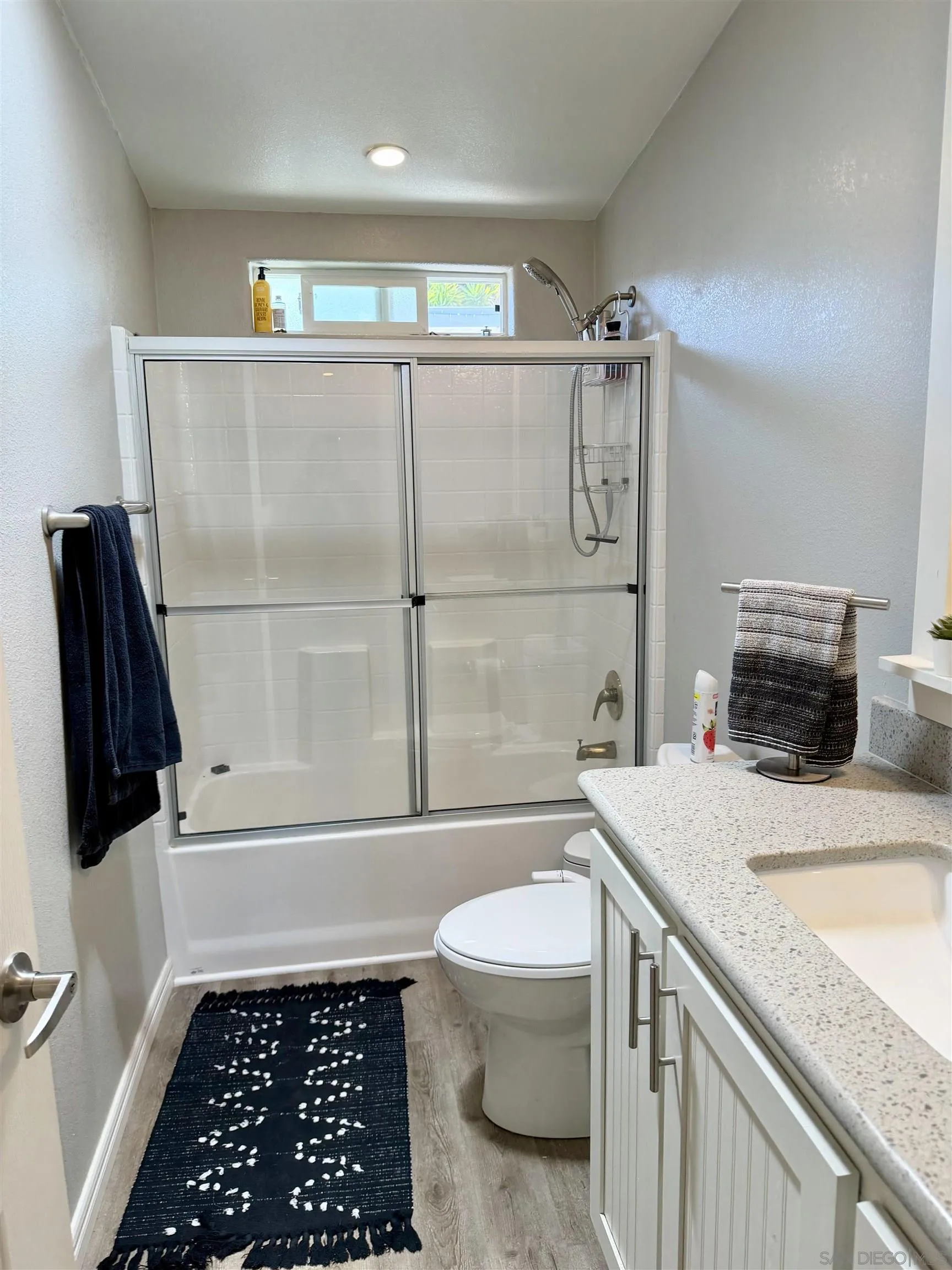 https://cdn.realtyfeed.com/cdn/127/260014390/a173f34a403a2698f9f55b2f3b2587f0.webp