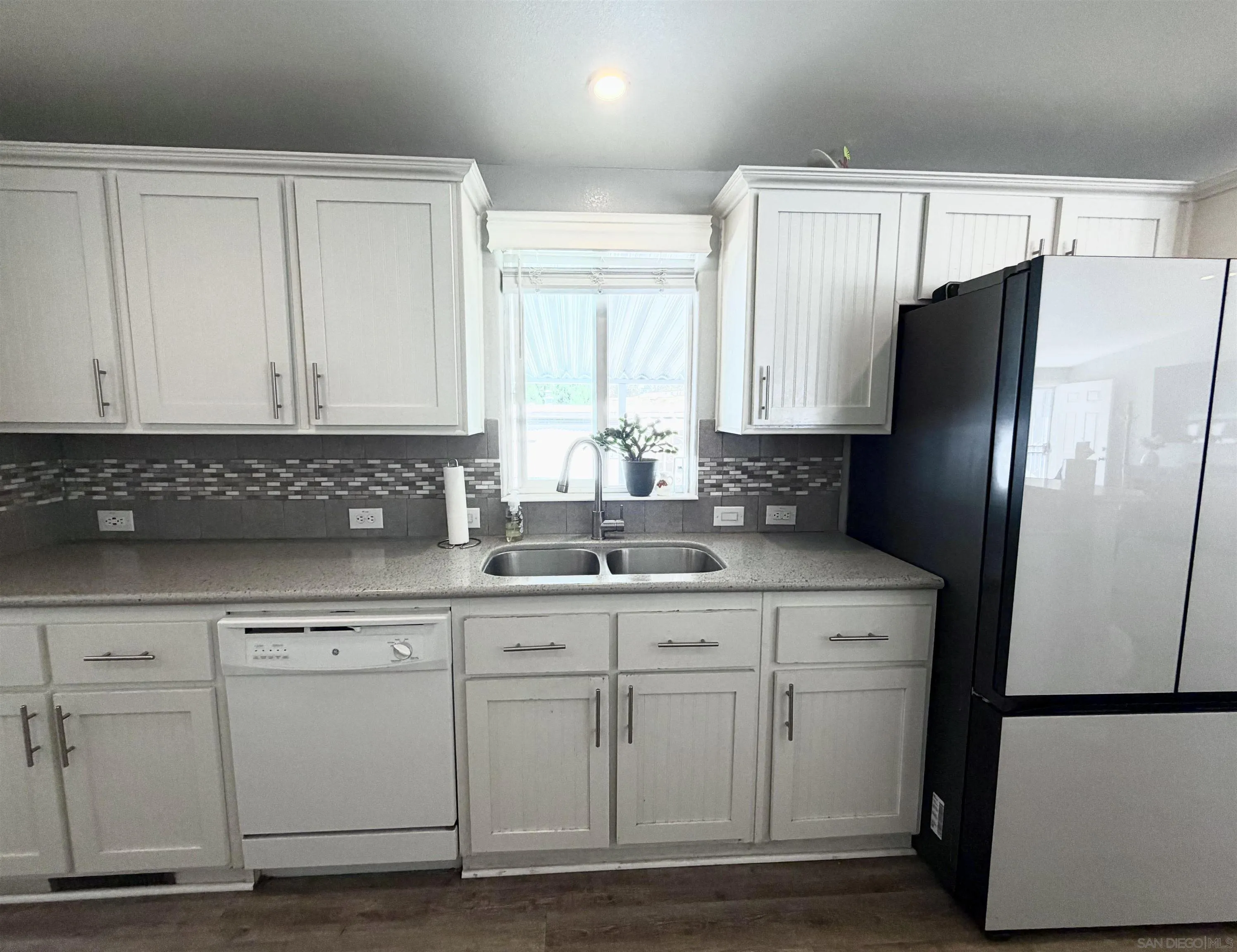https://cdn.realtyfeed.com/cdn/127/260014390/d16987bd1c60277dfaac36d636cdc97f.webp