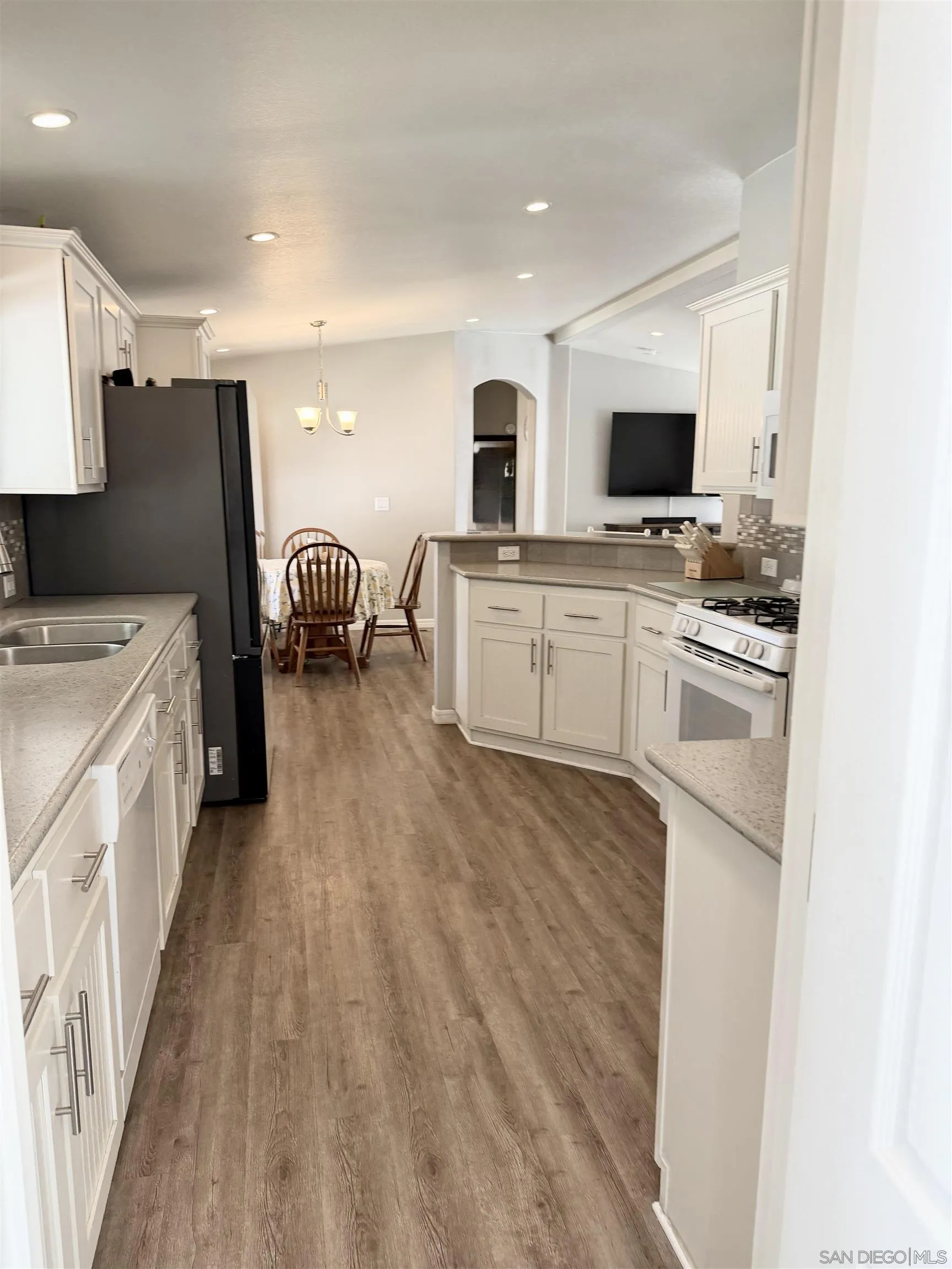 https://cdn.realtyfeed.com/cdn/127/260014390/d38ec11f0d1457b1b4daefbddad7e89a.webp