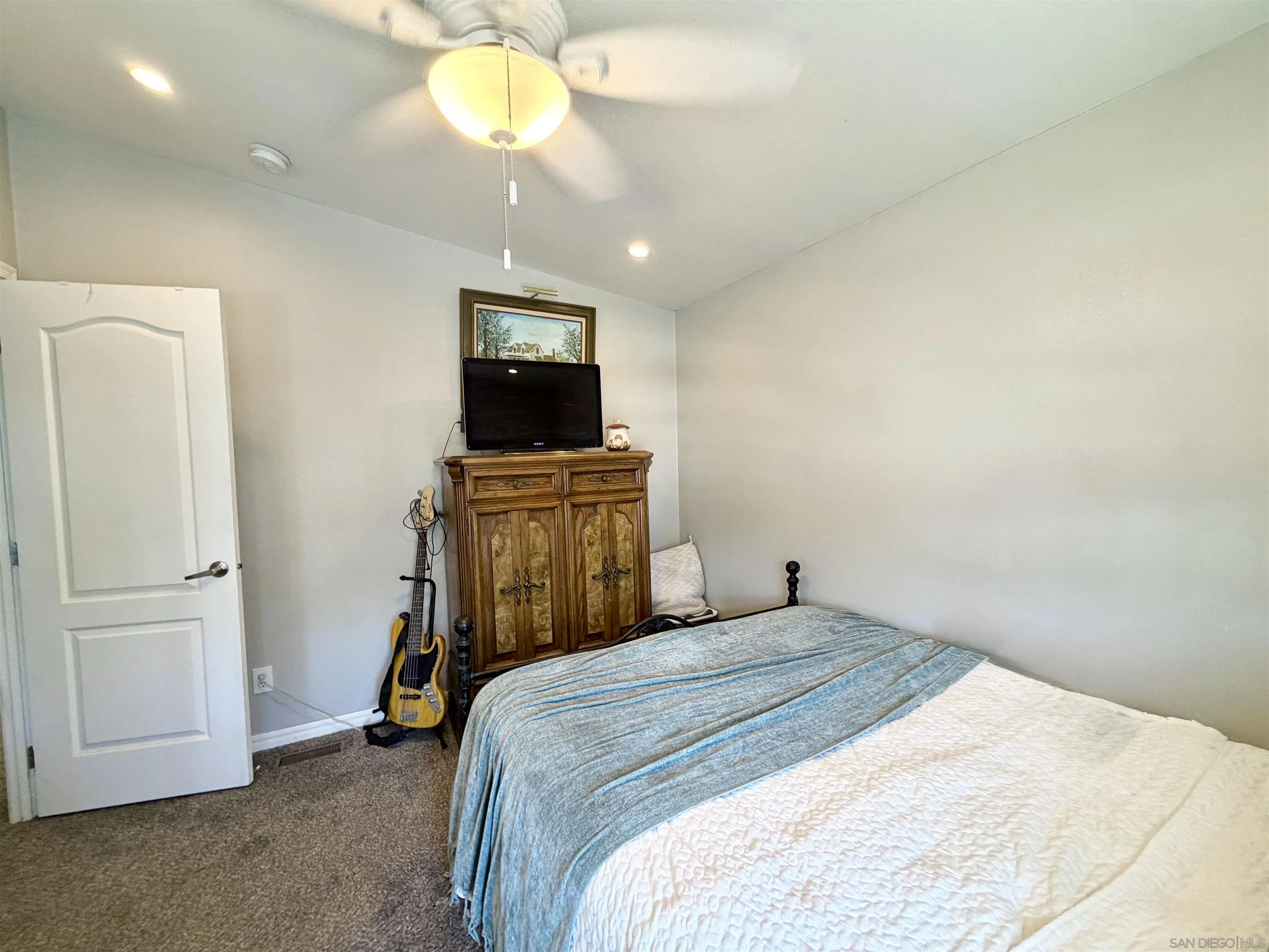 https://cdn.realtyfeed.com/cdn/127/260014390/e438c94937d0f880d22e985b76c35d34.webp