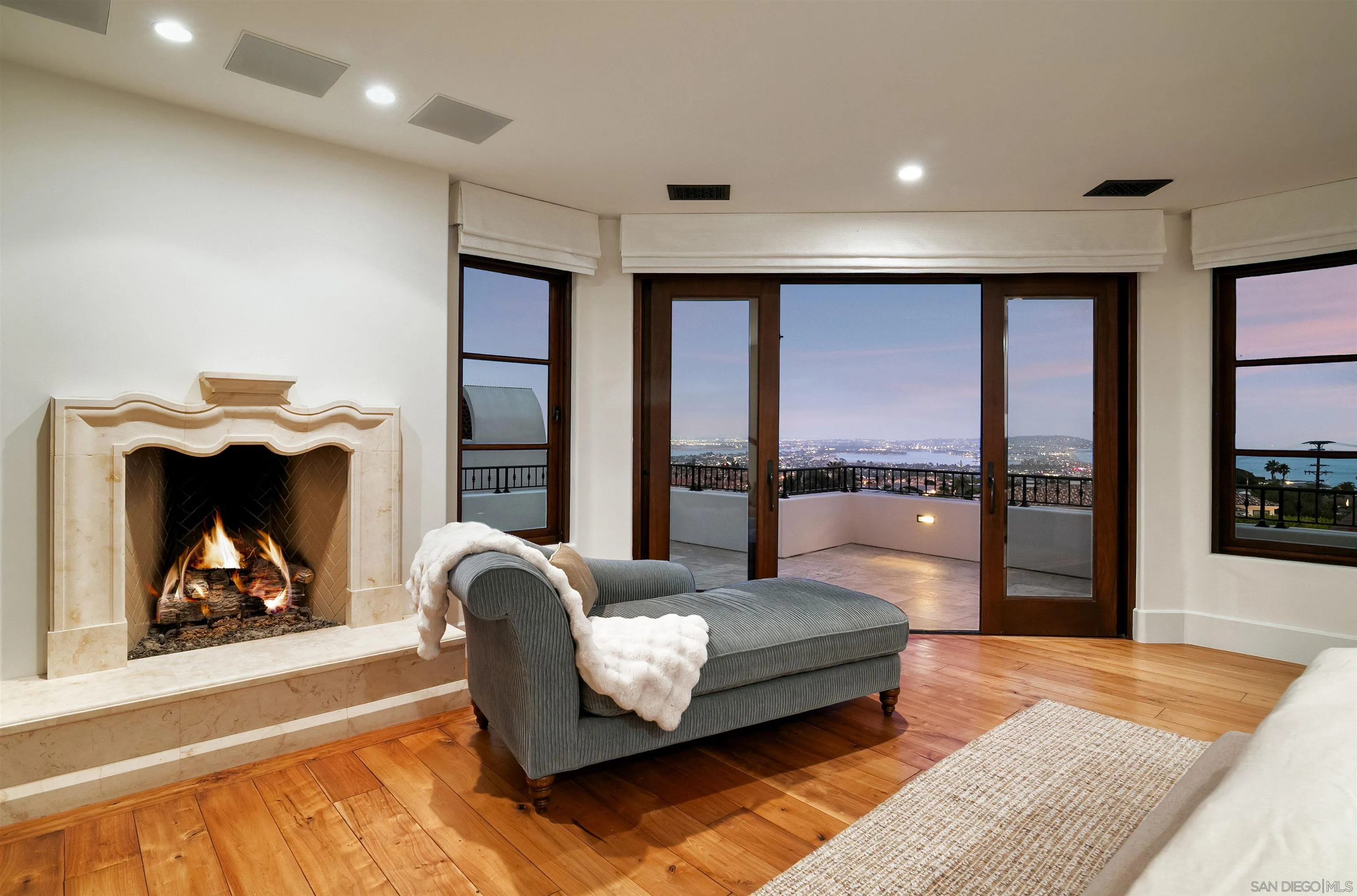 https://cdn.realtyfeed.com/cdn/127/260014391/34c5765fc36081b1377db8c6ebe242fe.webp