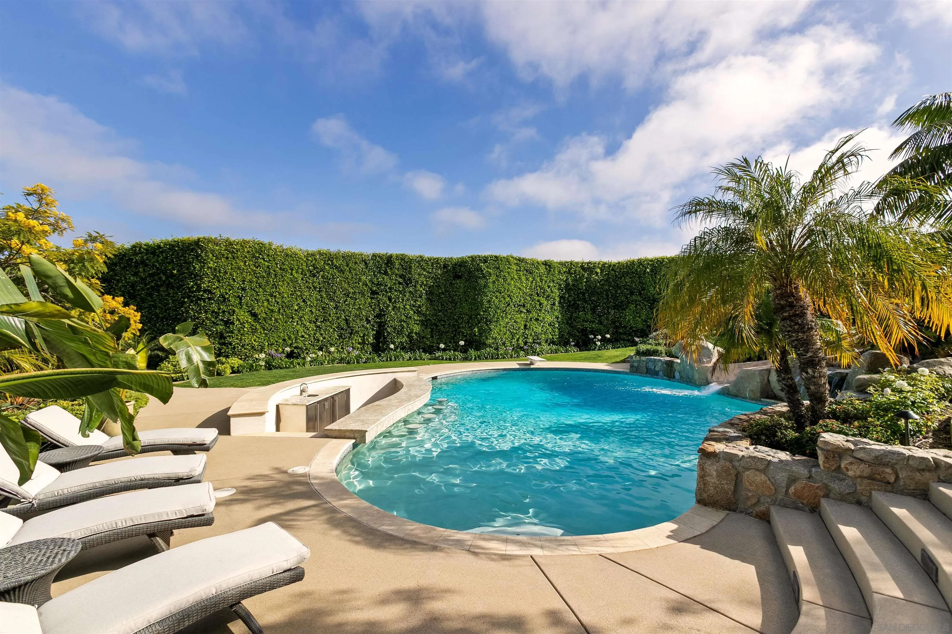 https://cdn.realtyfeed.com/cdn/127/260014391/396506d5d519bdf07f7ca5ec01d89b65.webp