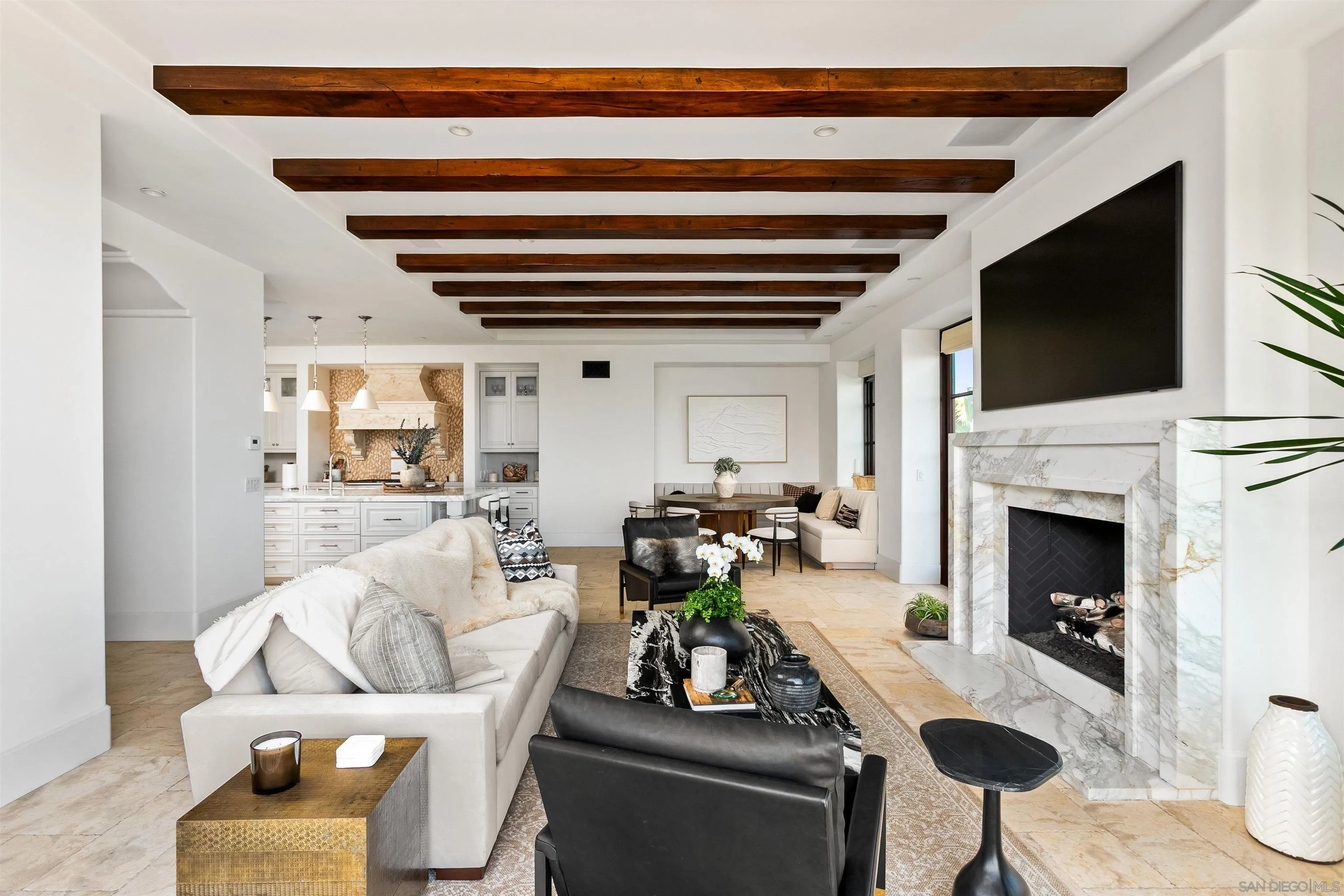 https://cdn.realtyfeed.com/cdn/127/260014391/b1ba648346d841d779811ffe14ba2b85.webp