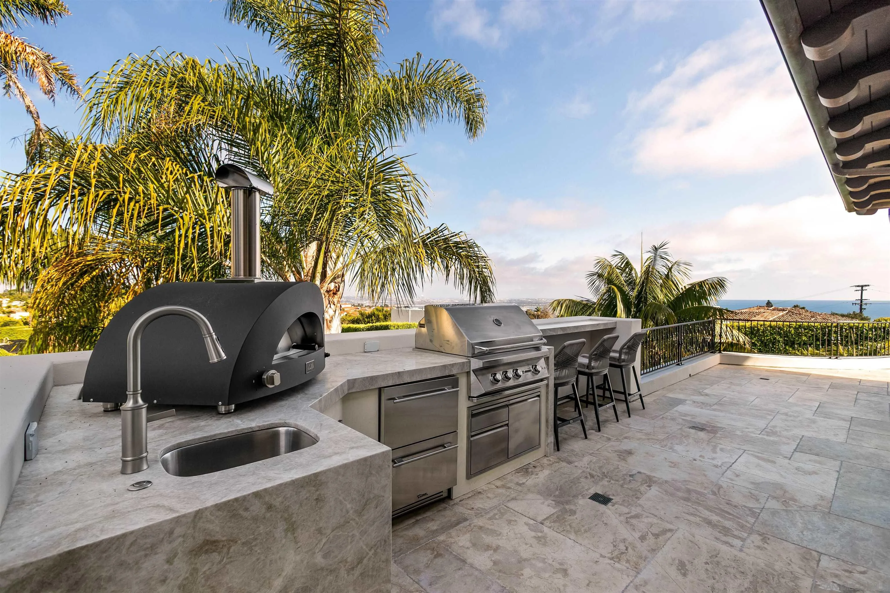 https://cdn.realtyfeed.com/cdn/127/260014391/d3188bbadd6b00c48c3747fef7e1a768.webp