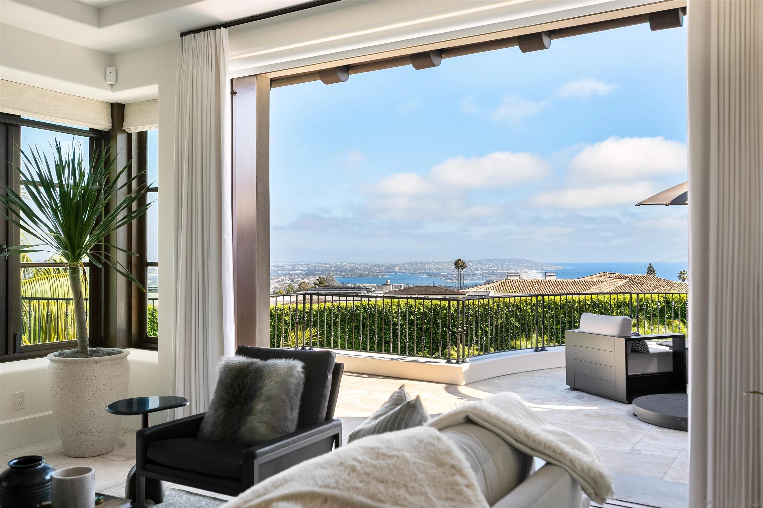 https://cdn.realtyfeed.com/cdn/127/260014391/dc26fb36407d8351622e9ed4cd3c9d93.webp