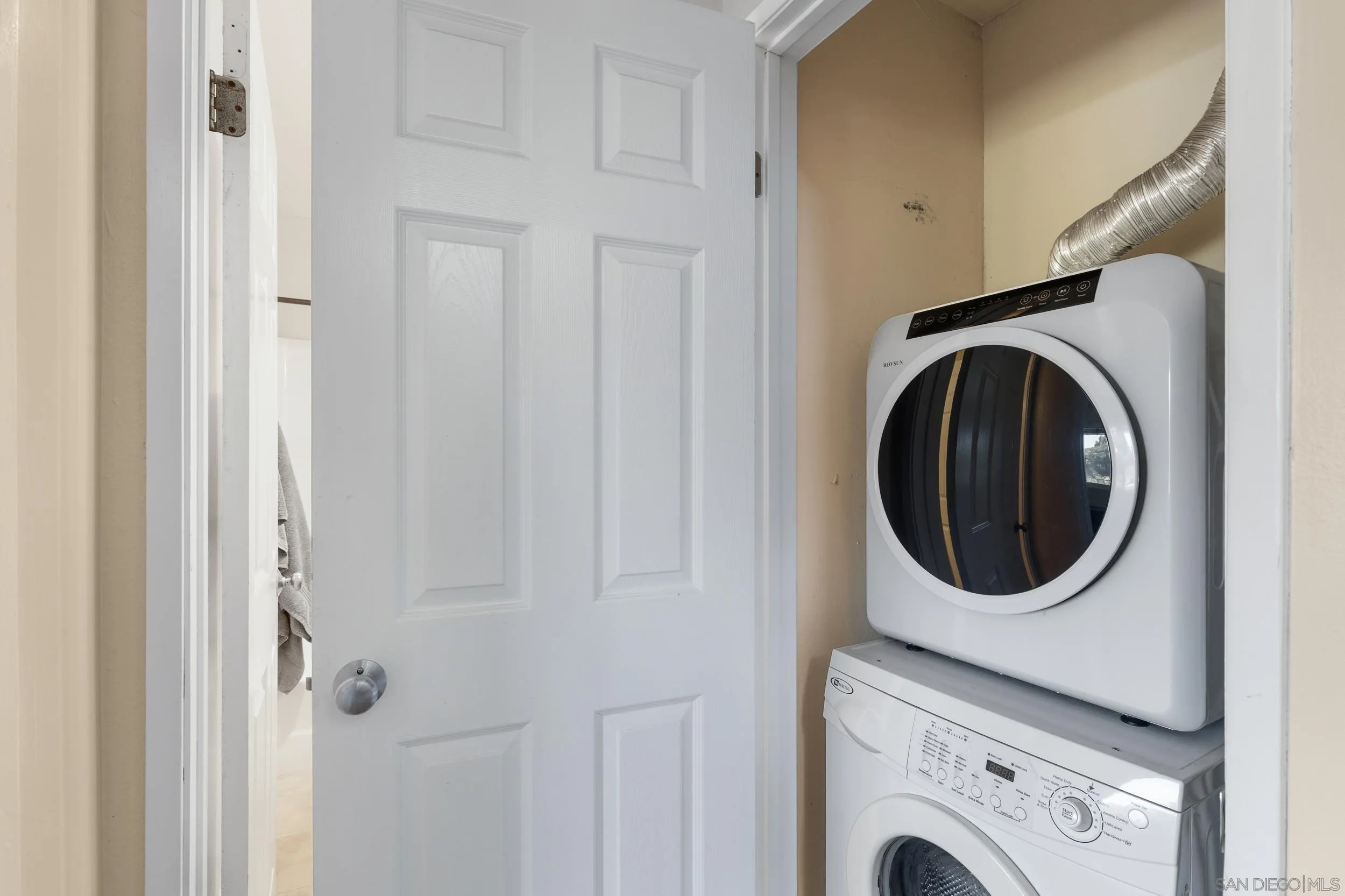 https://cdn.realtyfeed.com/cdn/127/260014392/a896dfd65a73c8b2a2bd5ecba2575409.webp