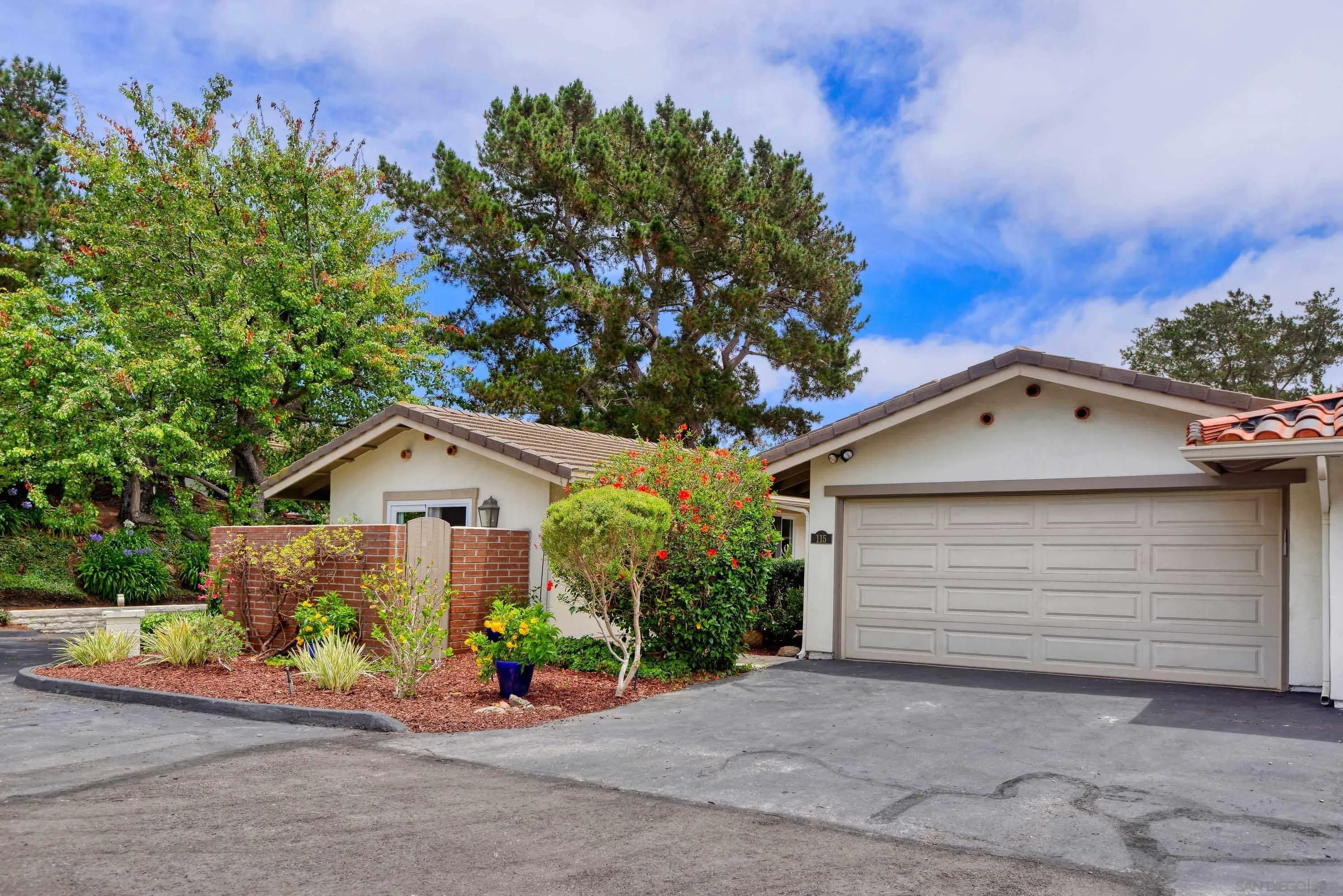 Photo #2: 260014408 Listing: Photo #2