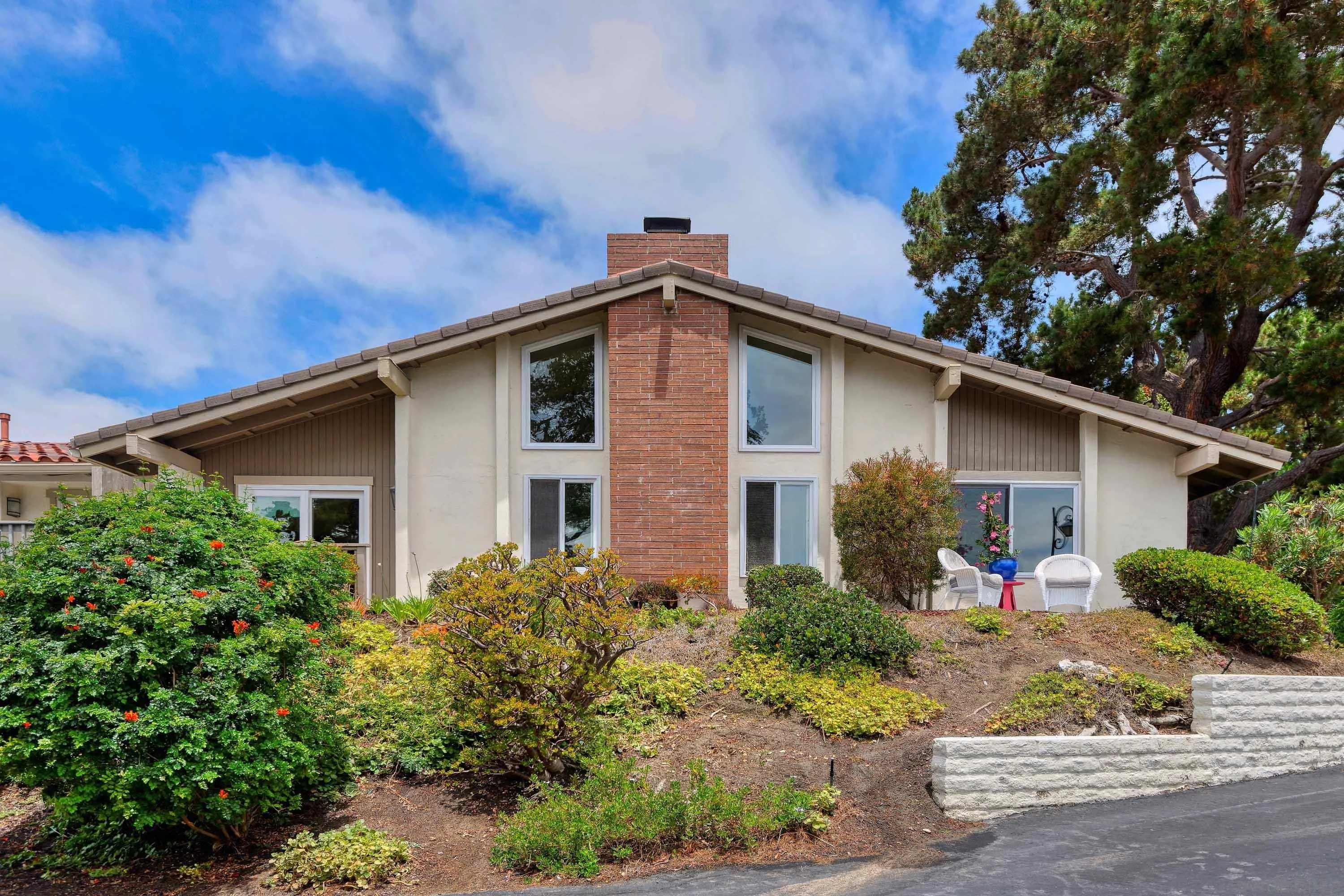 Photo #3: 260014408 Listing: Photo #3