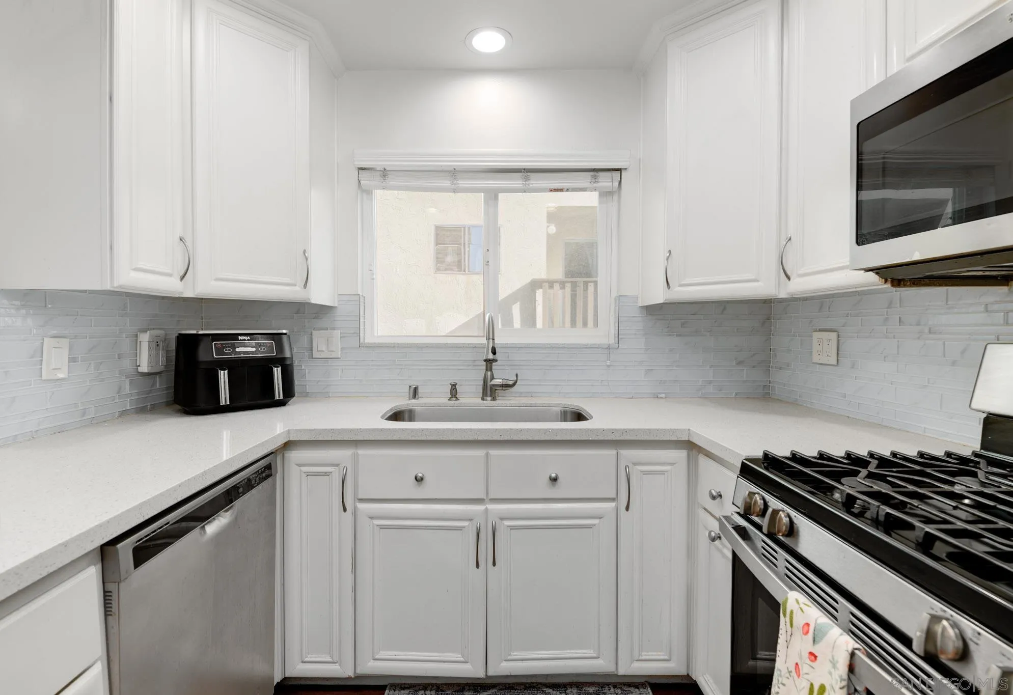 Photo #8: 260014413 Listing: Photo #8