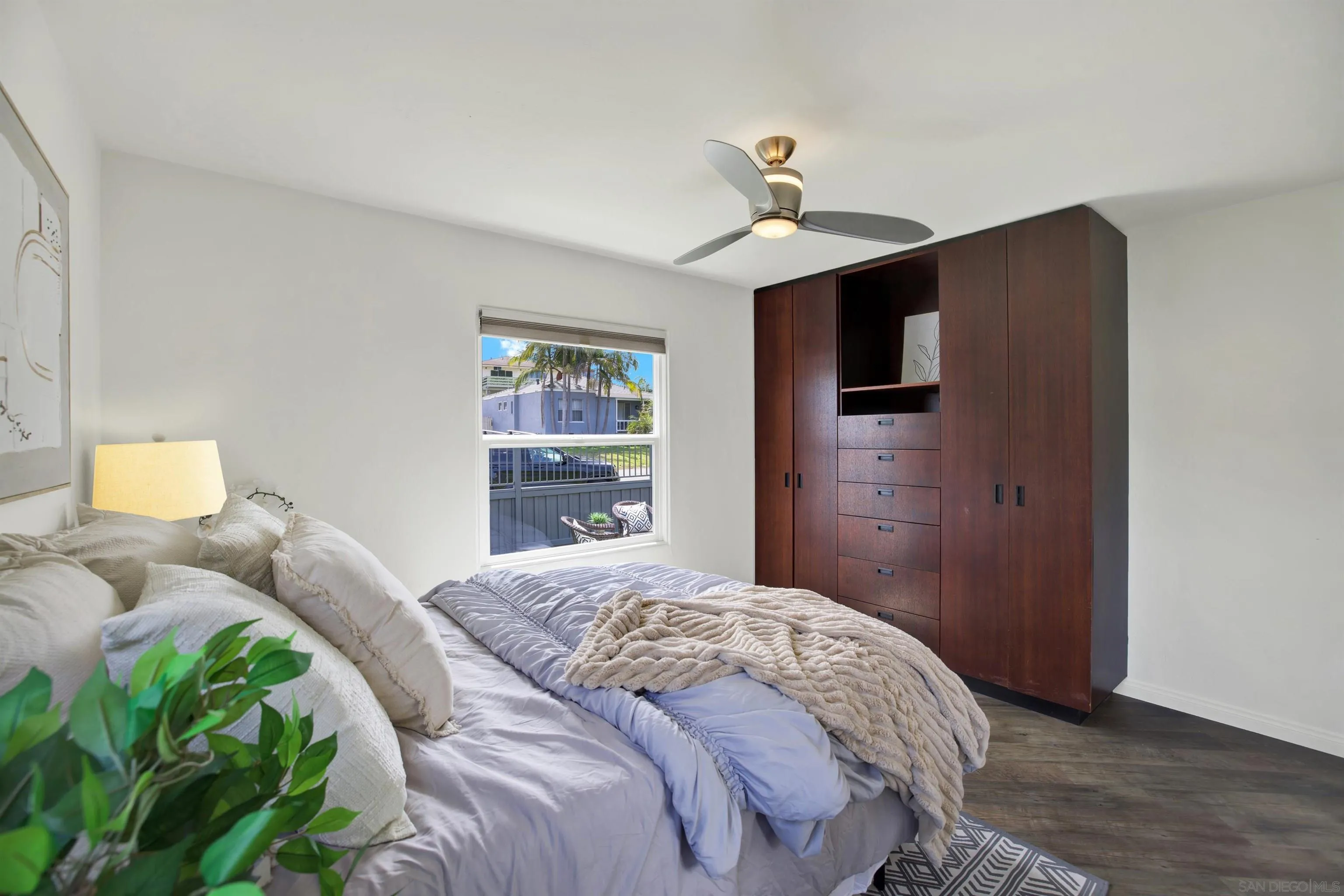 https://cdn.realtyfeed.com/cdn/127/260014414/a2c9116b18df4eab00578f0751c7b352.webp