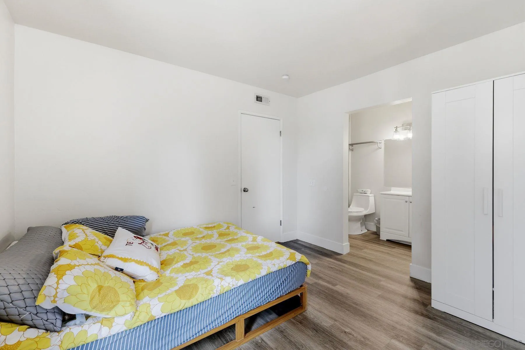 https://cdn.realtyfeed.com/cdn/127/260014422/87a6a144fb1b82afad12d11a5b2fa331.webp
