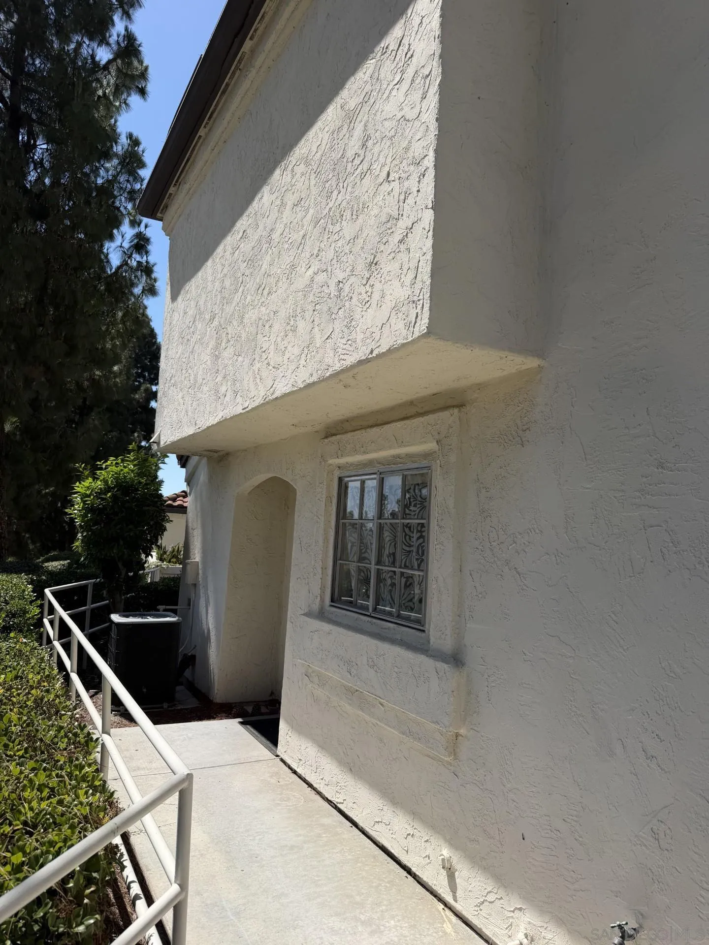 https://cdn.realtyfeed.com/cdn/127/260014422/c7b6ac69780493b48359636bdb450f30.webp