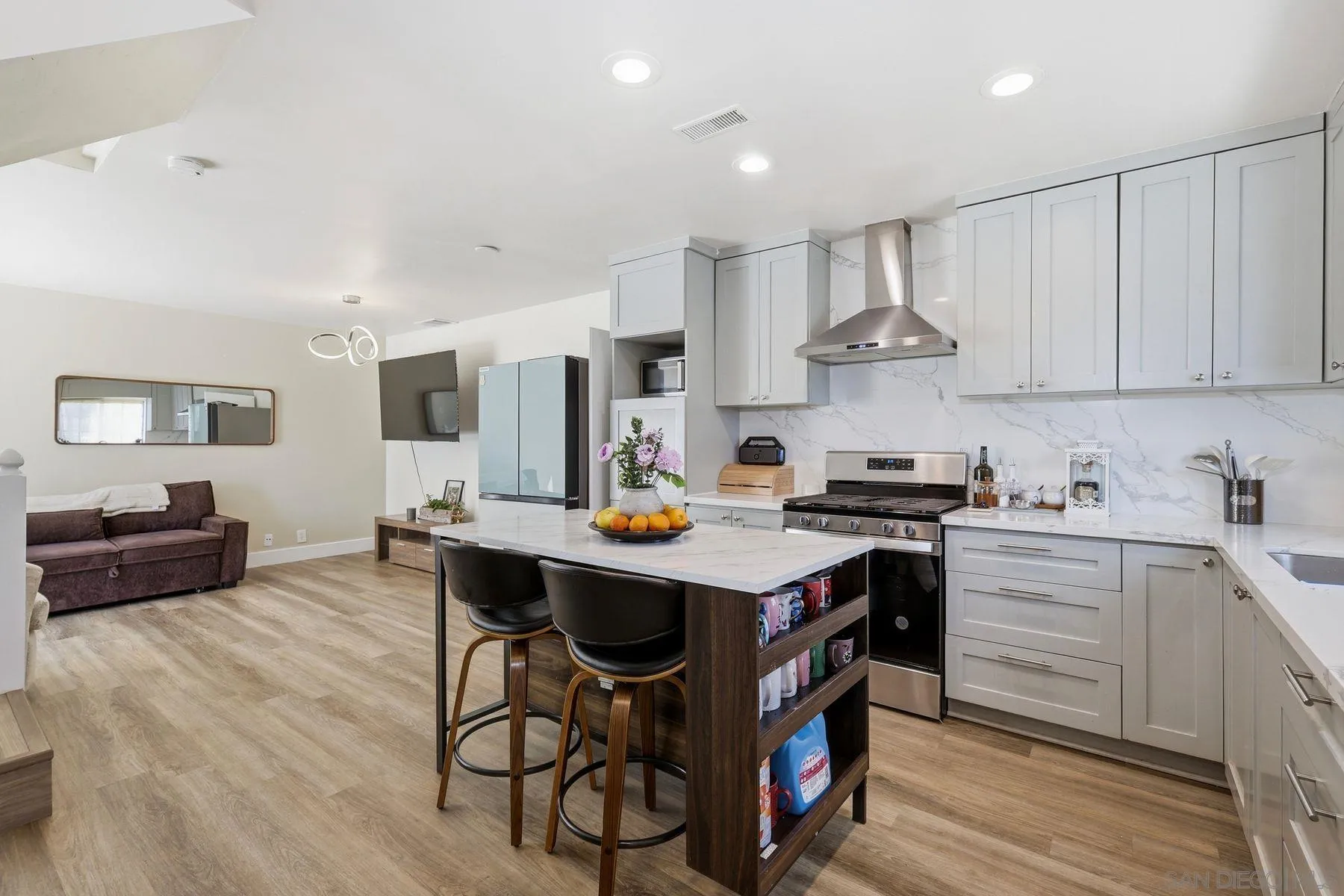 https://cdn.realtyfeed.com/cdn/127/260014422/cf6e15ade1cb56e1a75ba7dccedb7f2e.webp