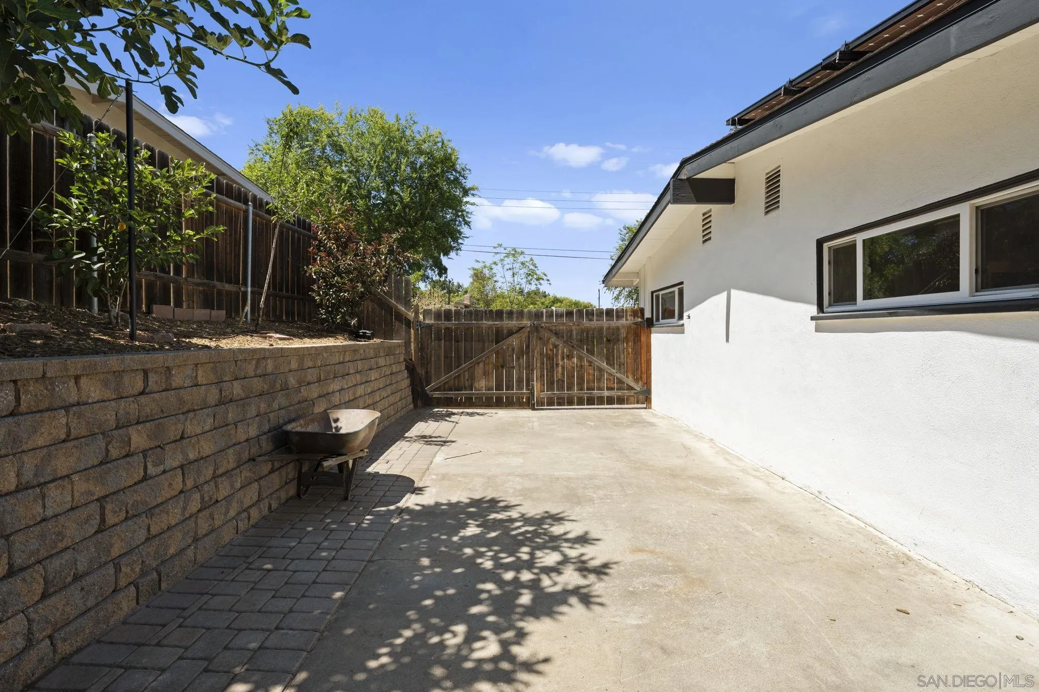 https://cdn.realtyfeed.com/cdn/127/260014424/7b351b1e863eb9d56c7f15667fcd4082.webp
