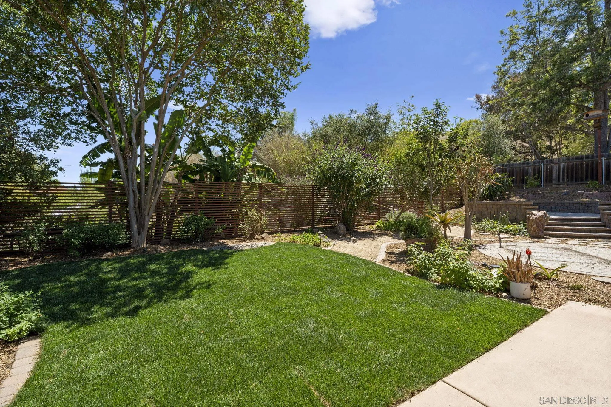 https://cdn.realtyfeed.com/cdn/127/260014424/8e0ac681656f1473bcbe0cd299942f13.webp