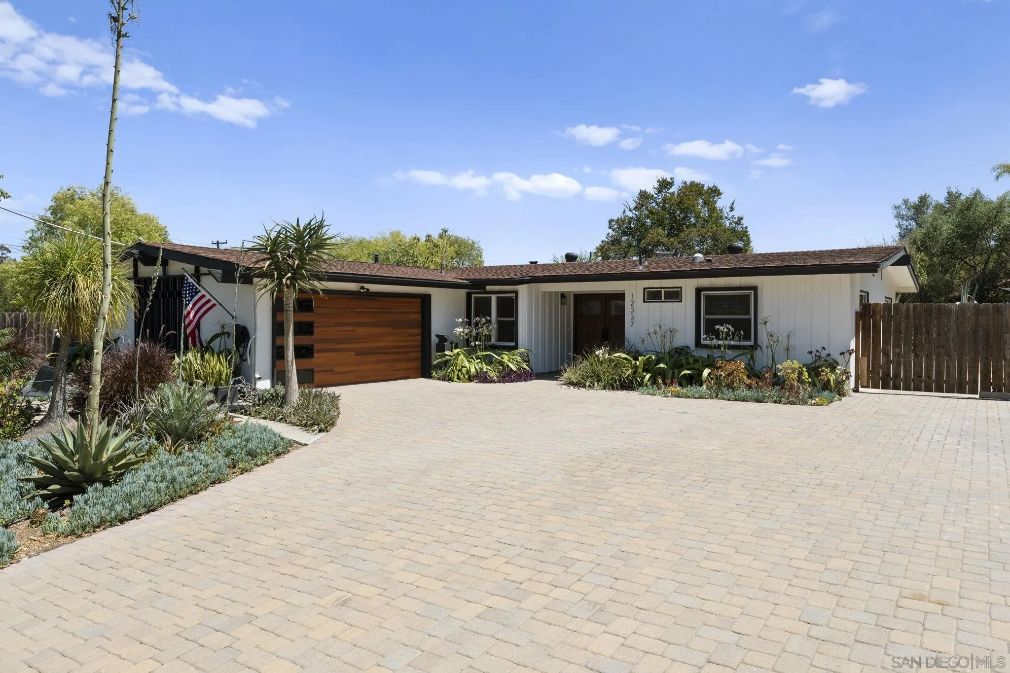 https://cdn.realtyfeed.com/cdn/127/260014424/97ae06732bf51afac642ed50e2e35620.webp