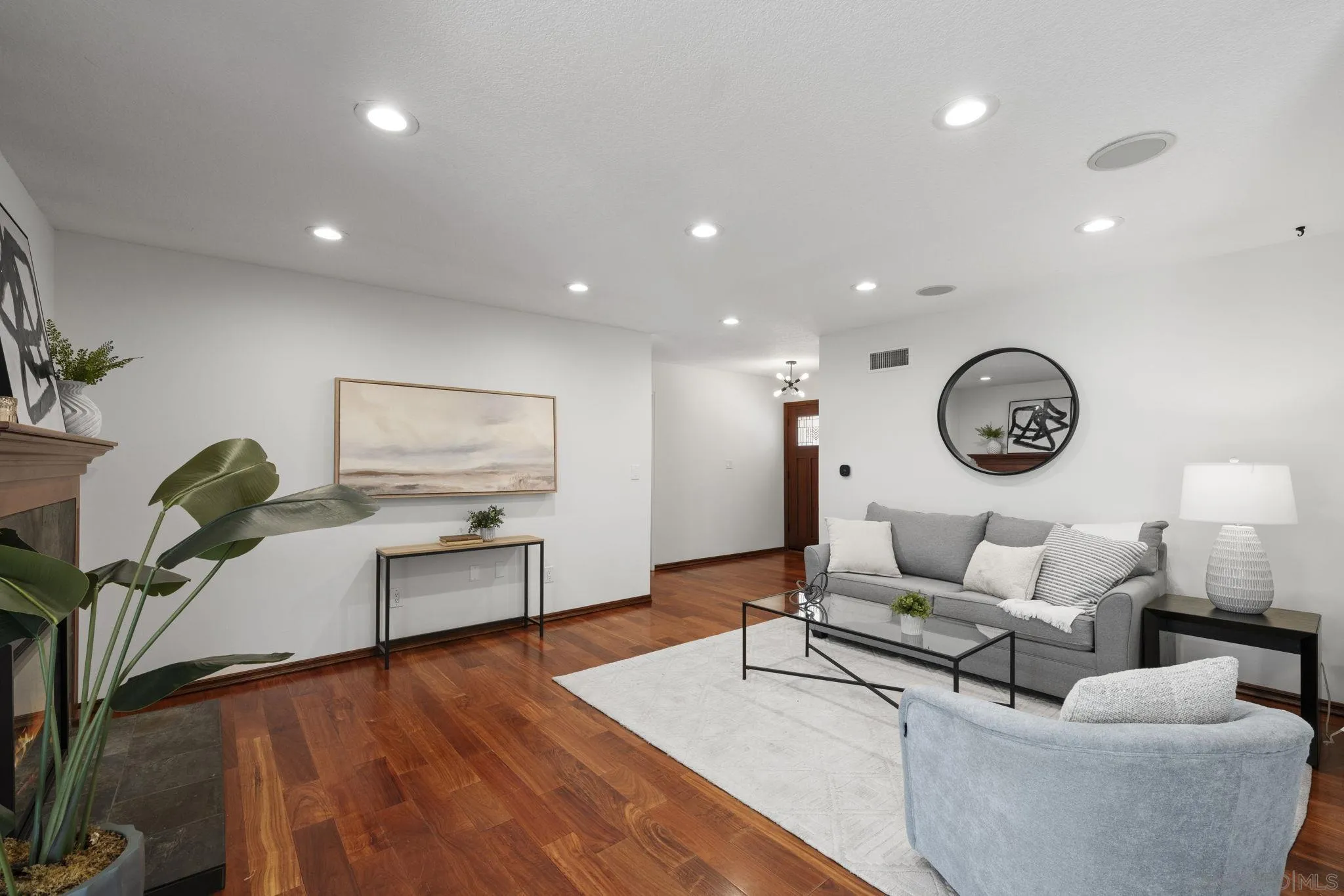 https://cdn.realtyfeed.com/cdn/127/260014424/97e40cf2b7ebde6f6edd42dffe1a1d2a.webp