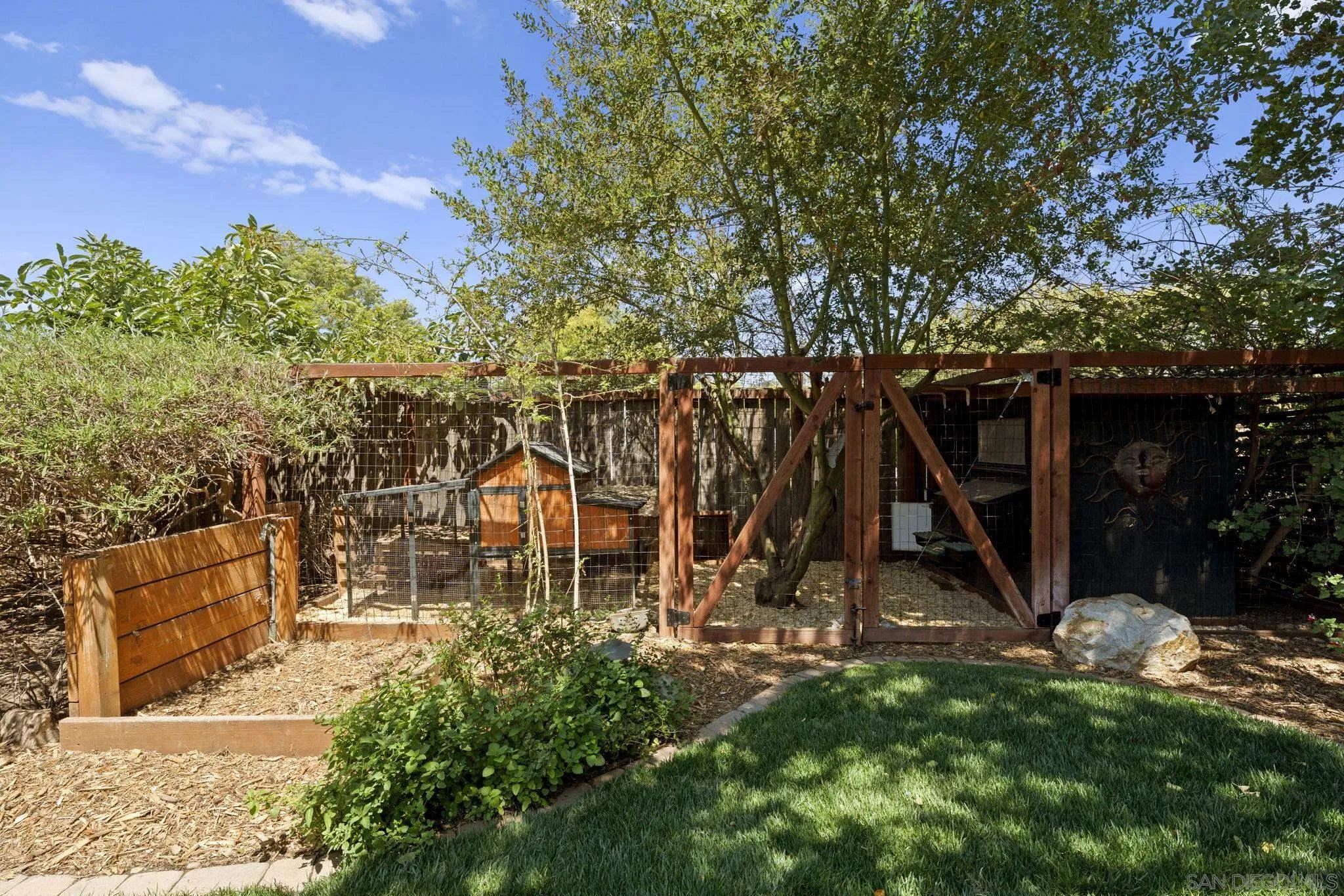 https://cdn.realtyfeed.com/cdn/127/260014424/d4b9eb8ef47aa47f18309d7f9145a659.webp