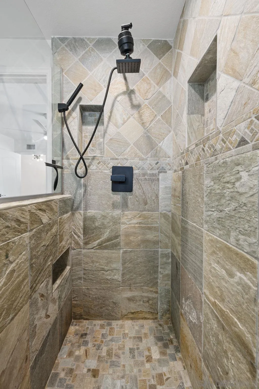 https://cdn.realtyfeed.com/cdn/127/260014424/e76fac2f8001ed9da030b2d384a0117e.webp
