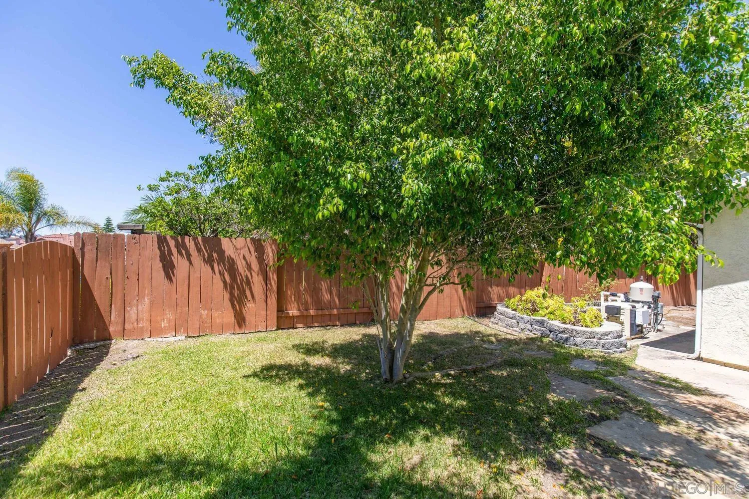 https://cdn.realtyfeed.com/cdn/127/260014429/2dc94e68f0b9d5b2c810b86d556c5547.webp