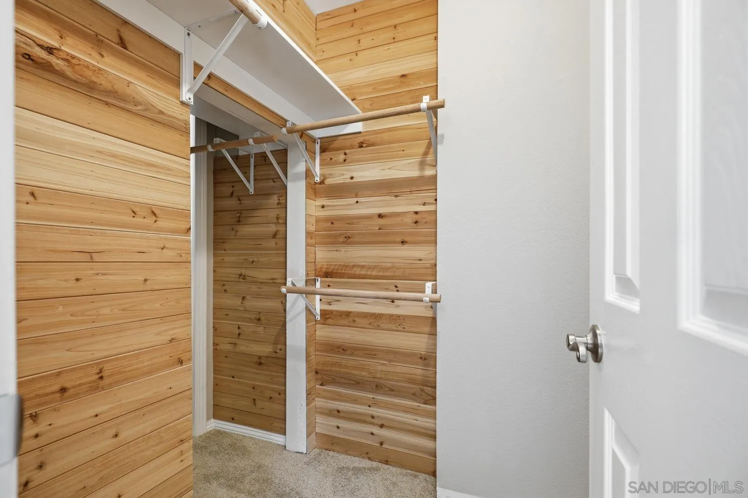 https://cdn.realtyfeed.com/cdn/127/260014429/52f9e67a395072f25807e1389a9e062e.webp