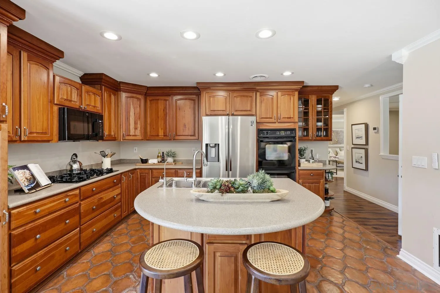 https://cdn.realtyfeed.com/cdn/127/260014429/915eae583617c967f27a5208cd9fa6f0.webp