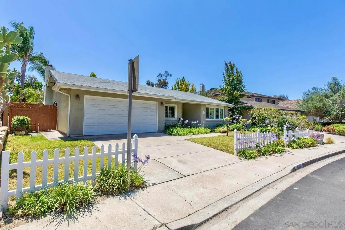 https://cdn.realtyfeed.com/cdn/127/260014429/aa4e4fad97c01e36cf0b9f453c8c536d.webp