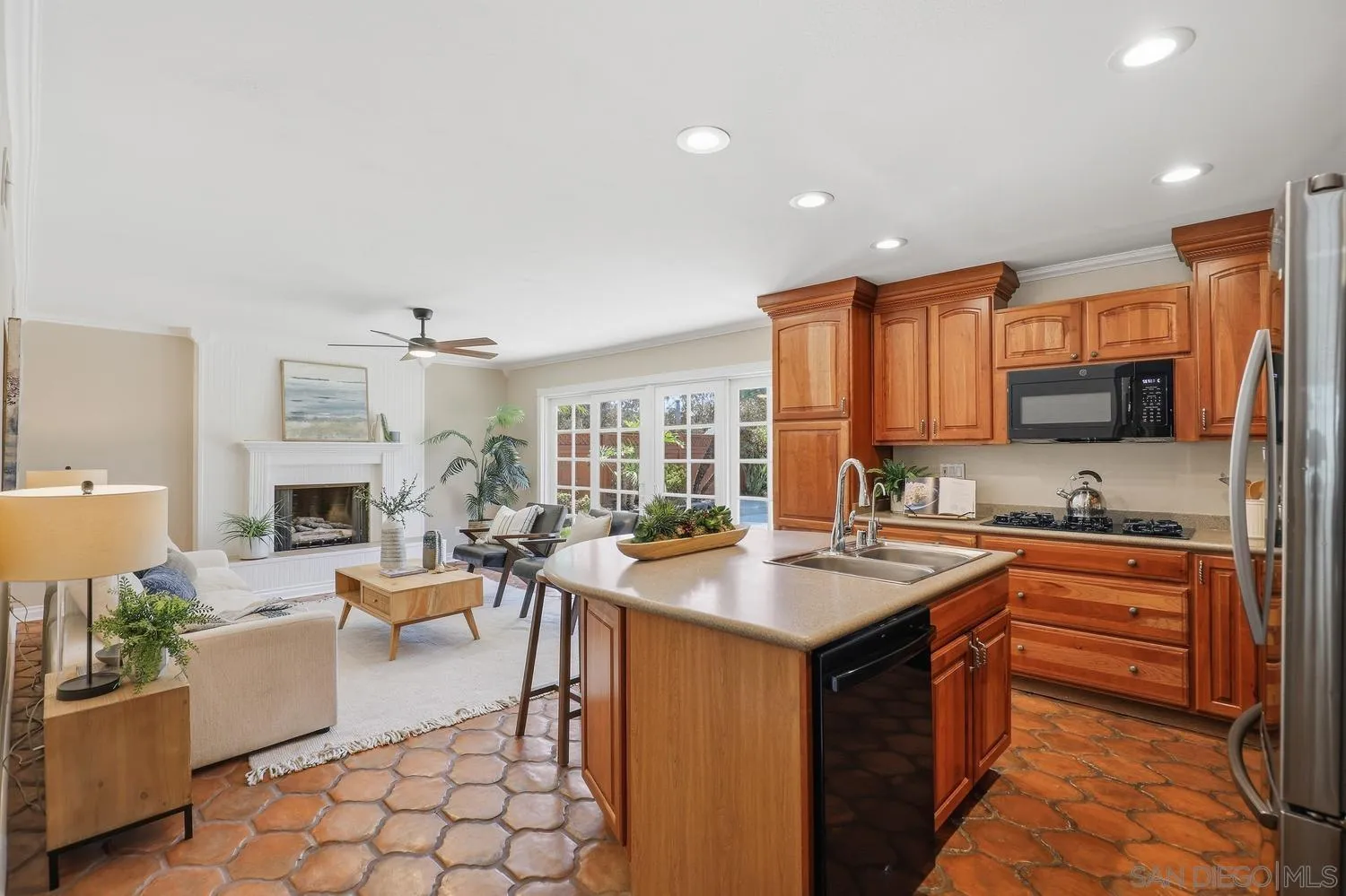 https://cdn.realtyfeed.com/cdn/127/260014429/ec61566792b273685e9e8999e6d1dd7a.webp