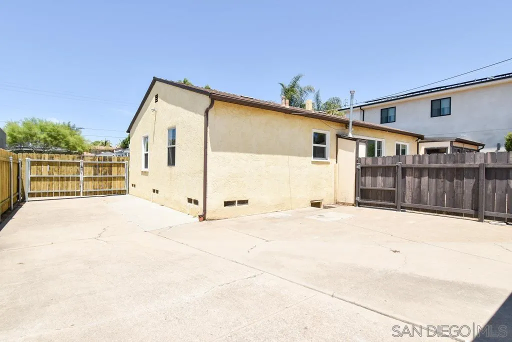 https://cdn.realtyfeed.com/cdn/127/260014432/eedd984921df374763e41761a2fb1dd7.webp