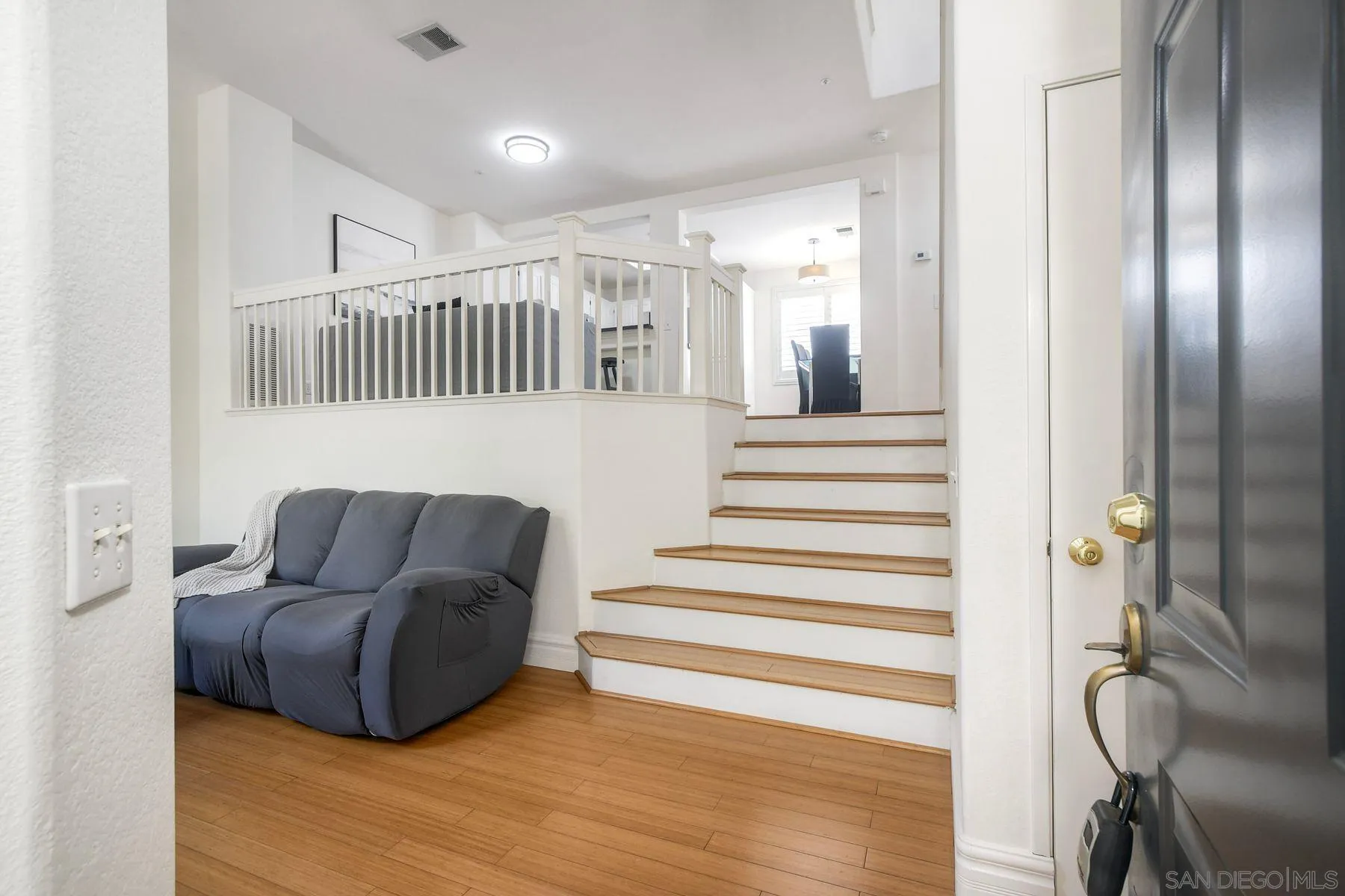Photo #2: 260014437 Listing: Photo #2